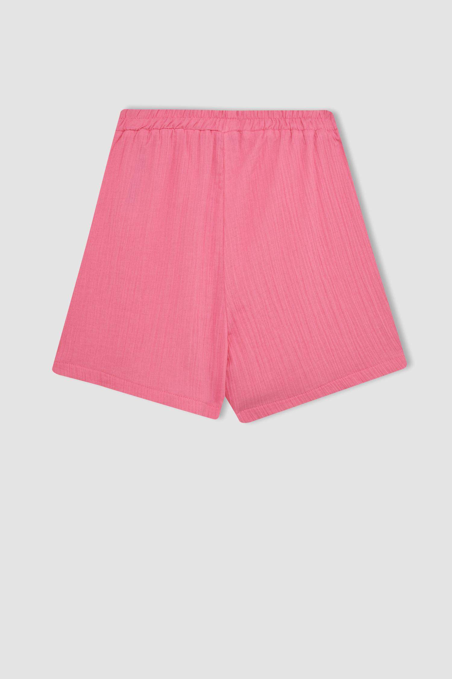 شورت كابري قصة عادية بخصر عادي بساق قصير