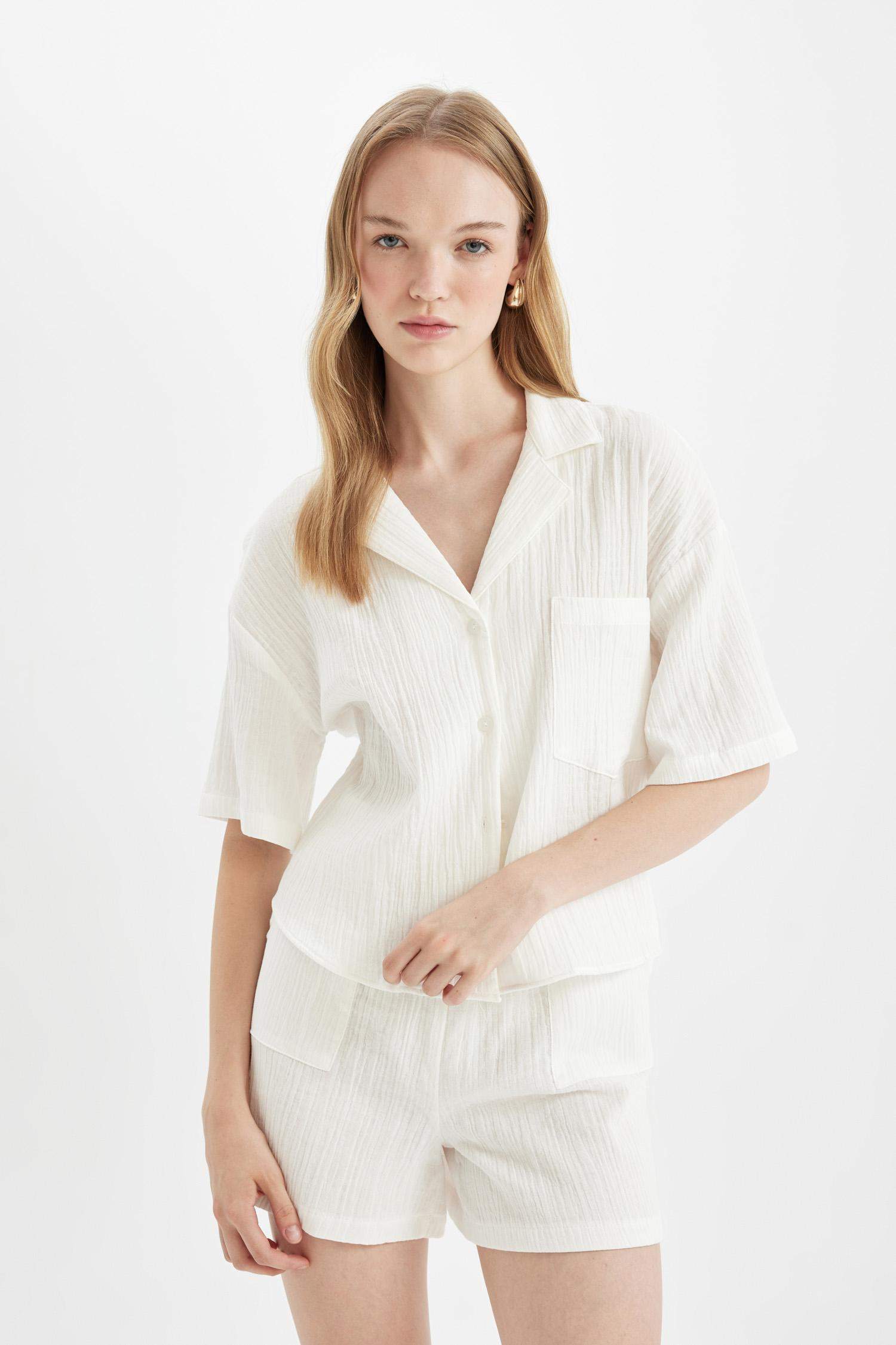 شورت كابري قصة عادية بخصر عادي بساق قصير