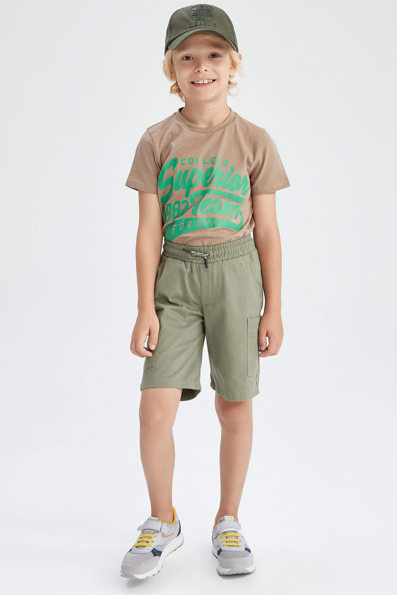 Green Boys & Teens Regular Fit Short 2641111 | DeFacto