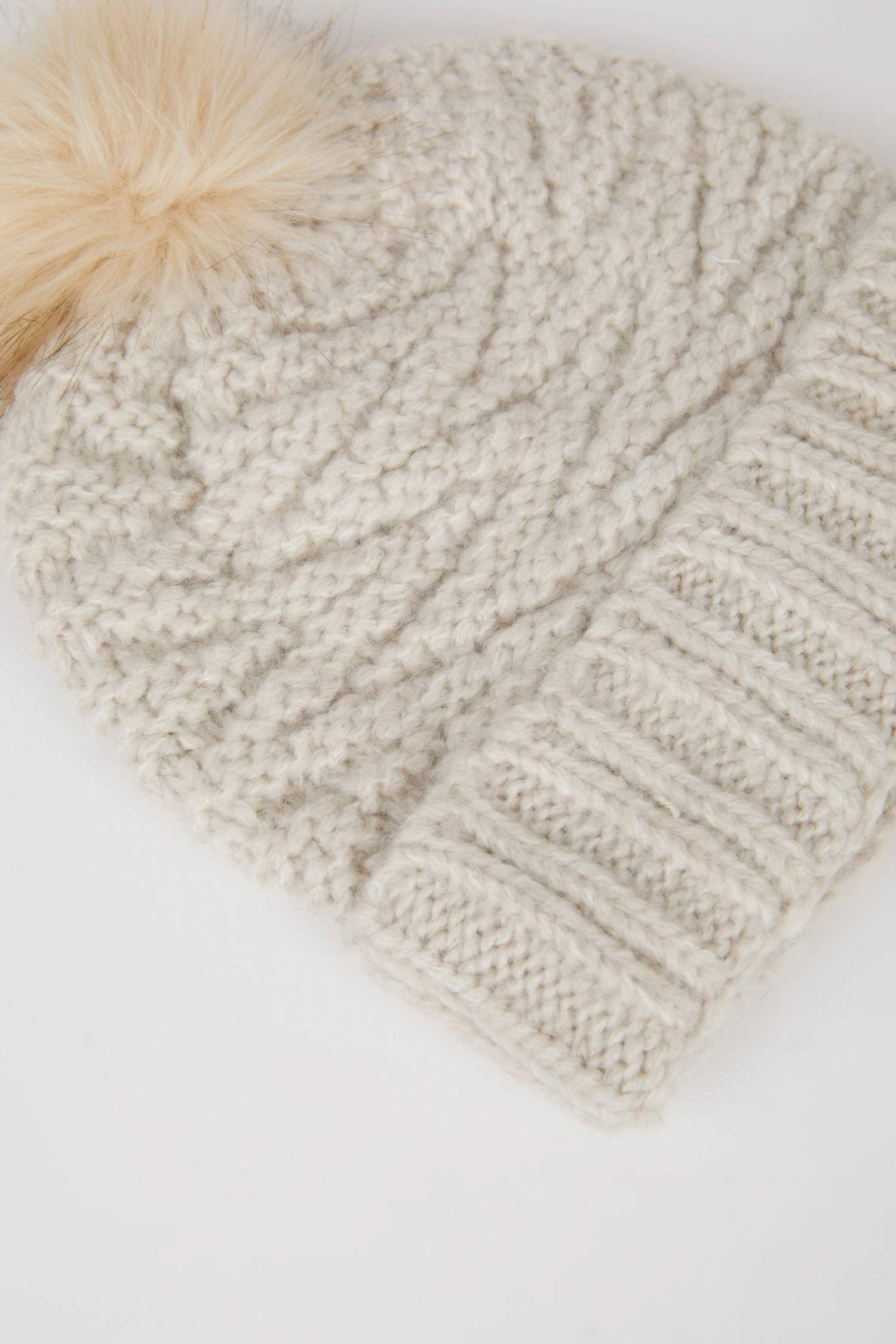 Kadın Ponponlu Bere