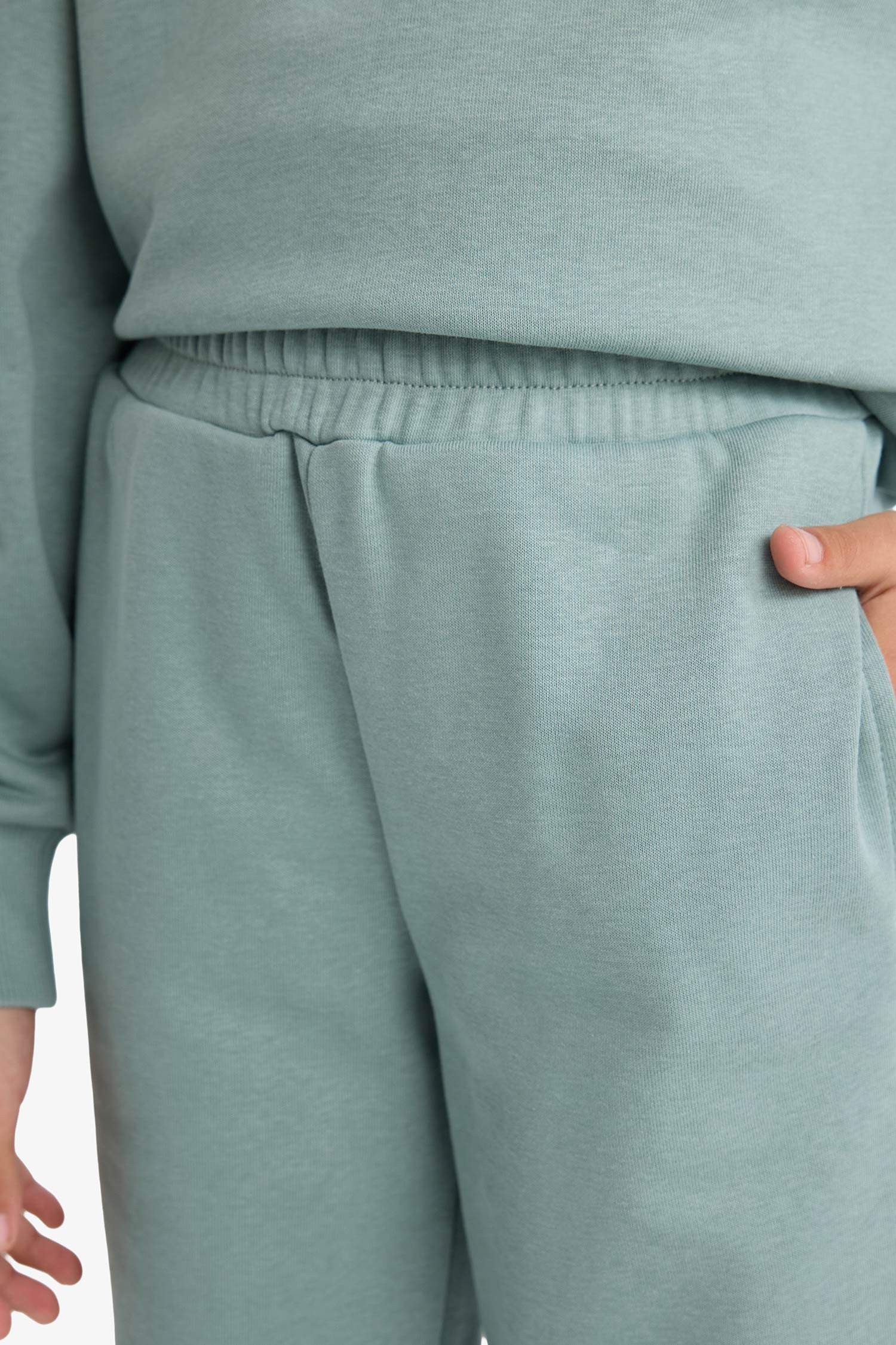 Girl Standard Fit Basic Elastic Waist Jogger Sweatpants