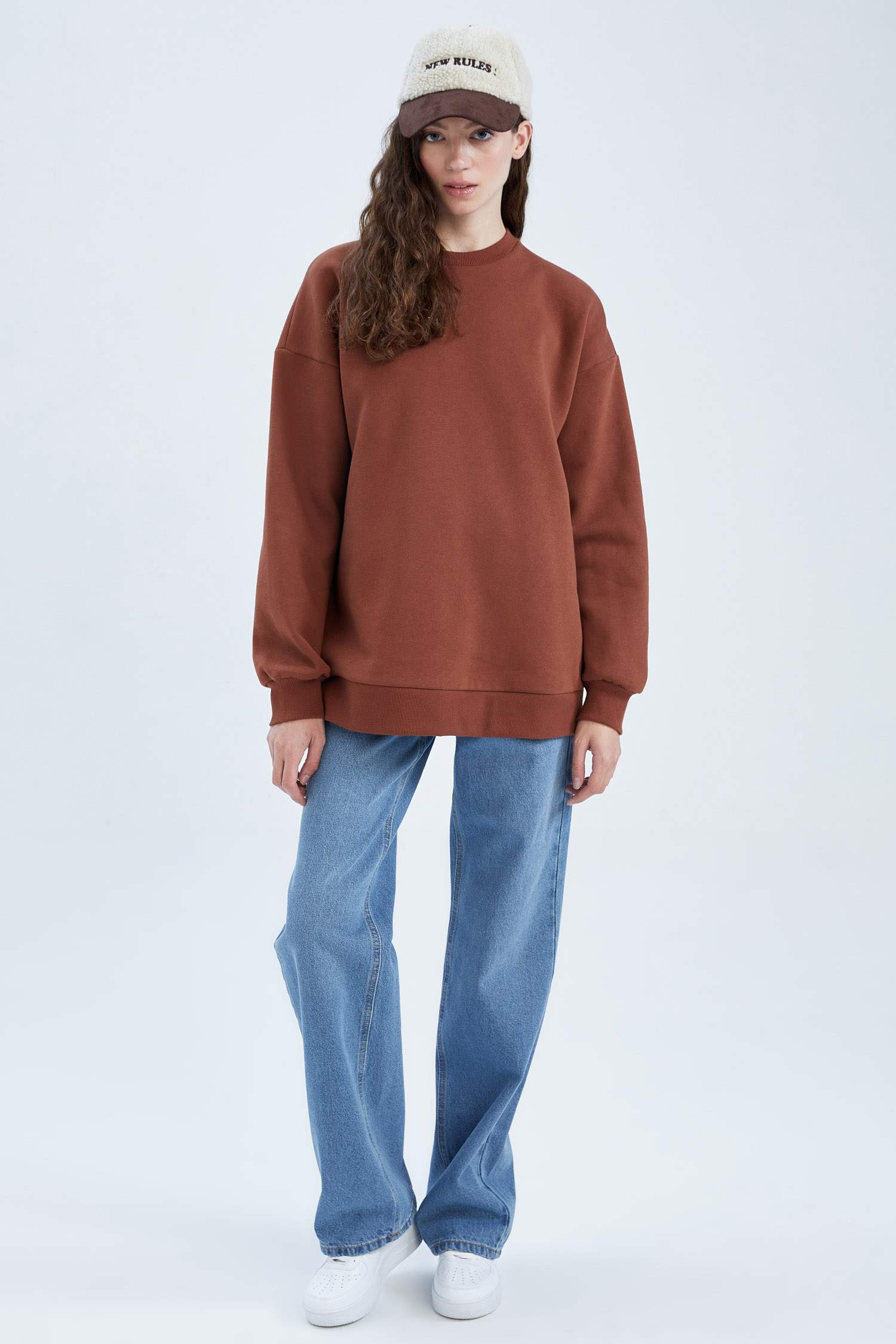 سويت شيرت اوفر سايز بياقة مستديرة