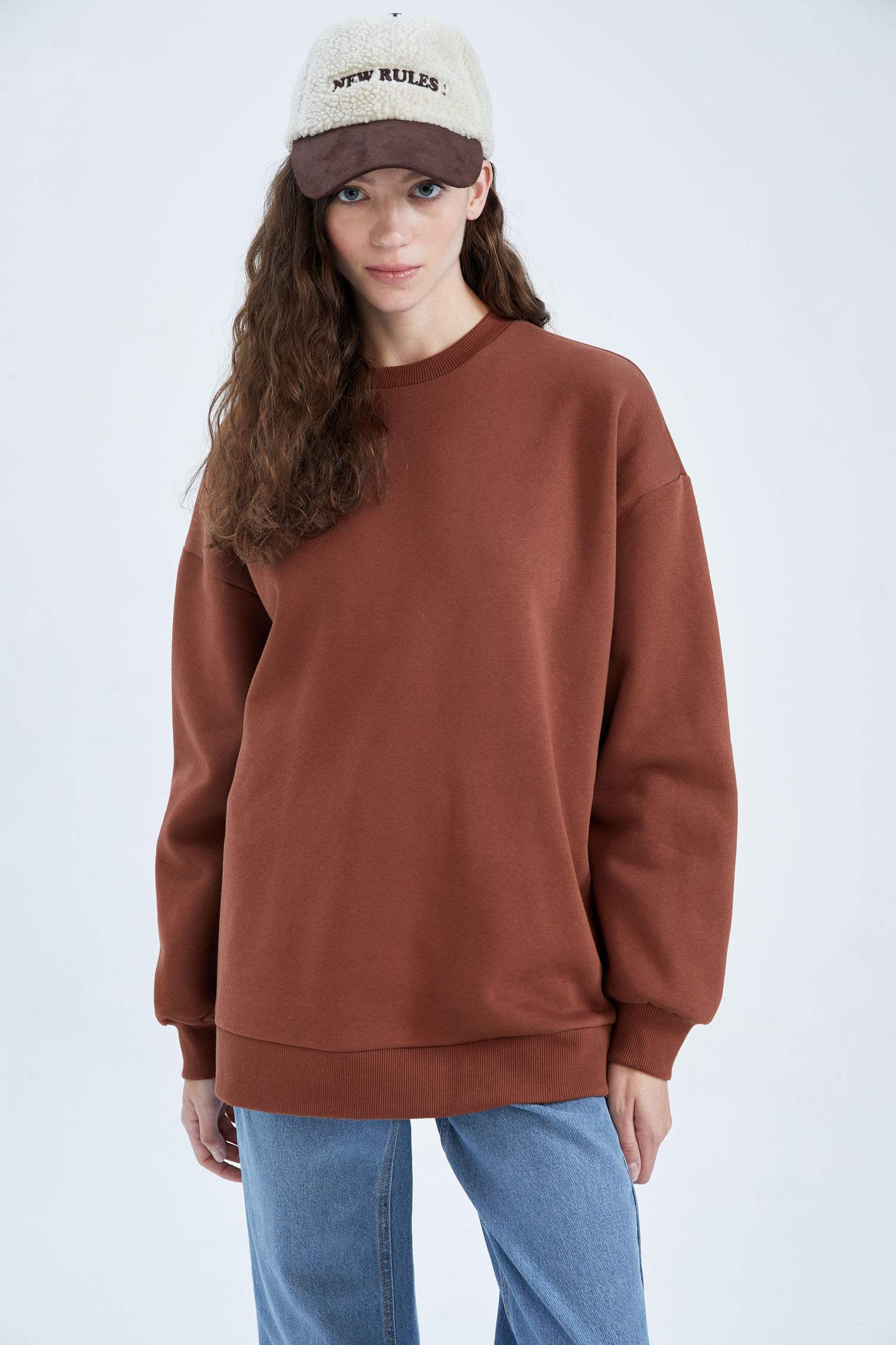 سويت شيرت اوفر سايز بياقة مستديرة