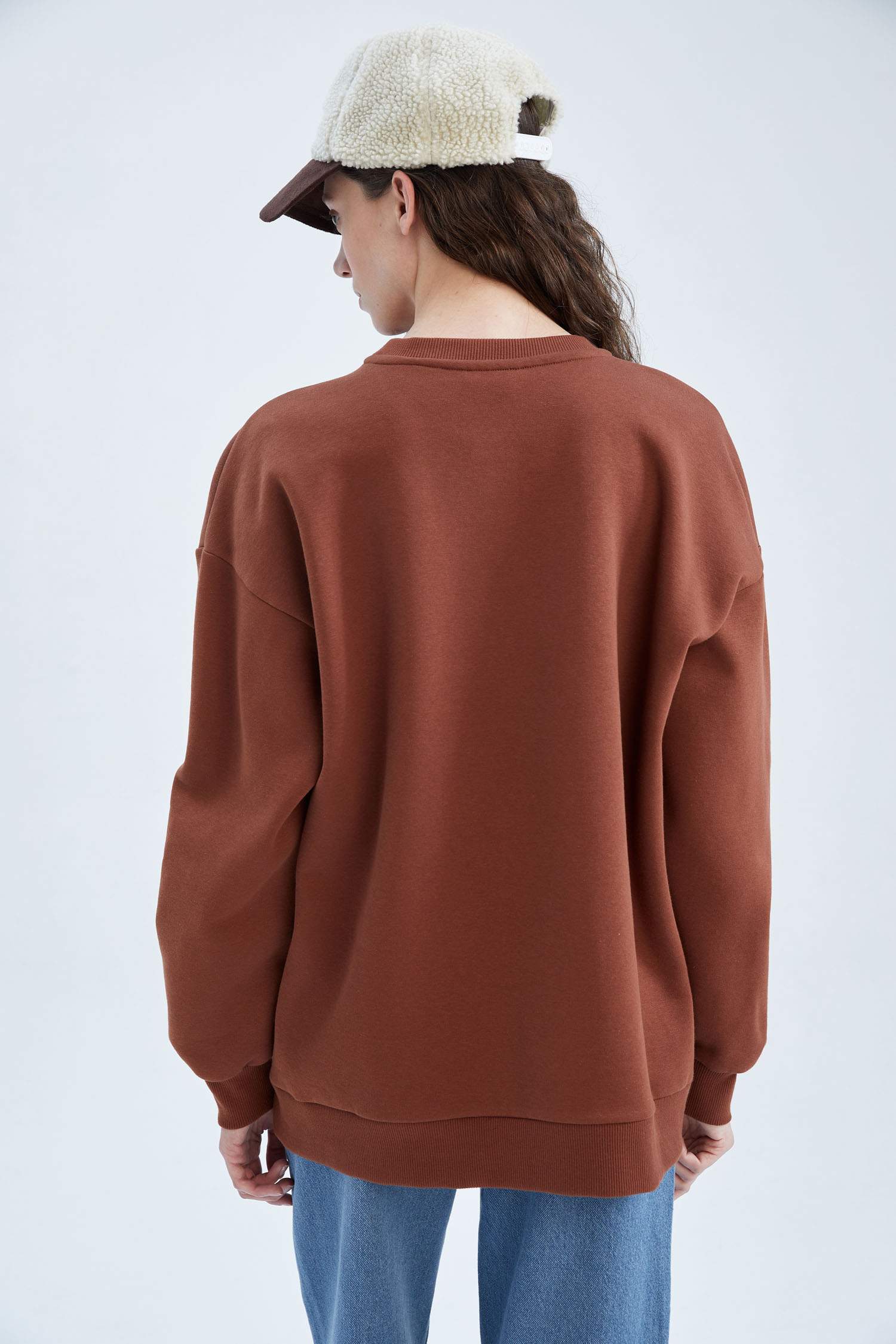 سويت شيرت اوفر سايز بياقة مستديرة