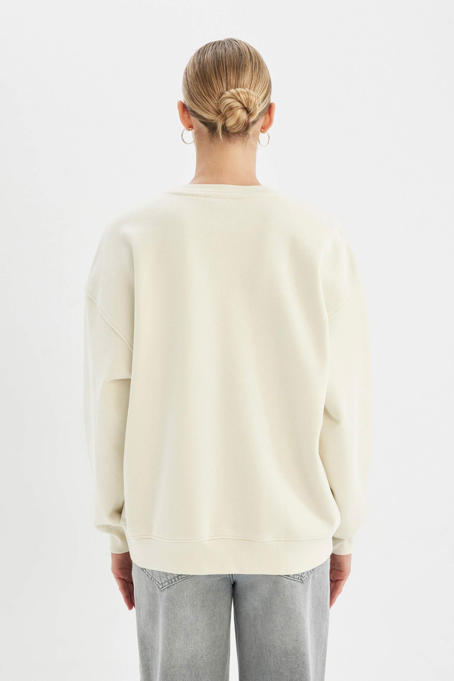 سويت شيرت اوفر سايز بيزك تقيل برقبة مستديرة