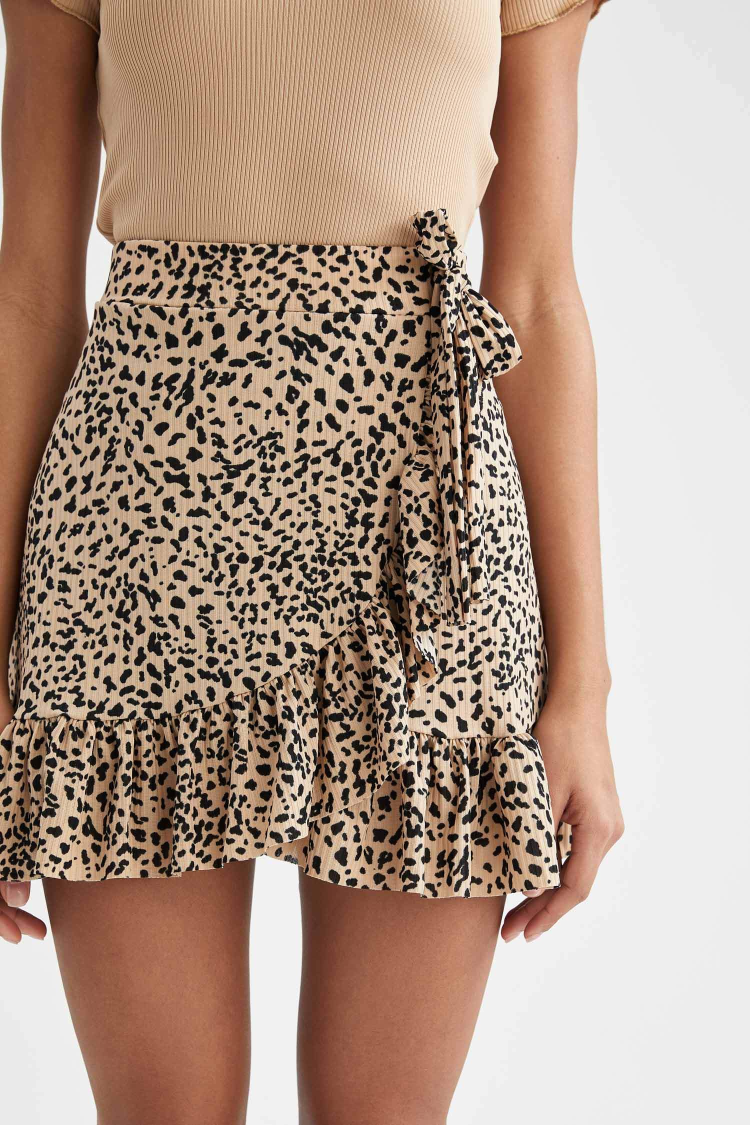 Brown Woman Regular Fit High Waisted Leopard Print Mini Skirt 2526696 DeFacto