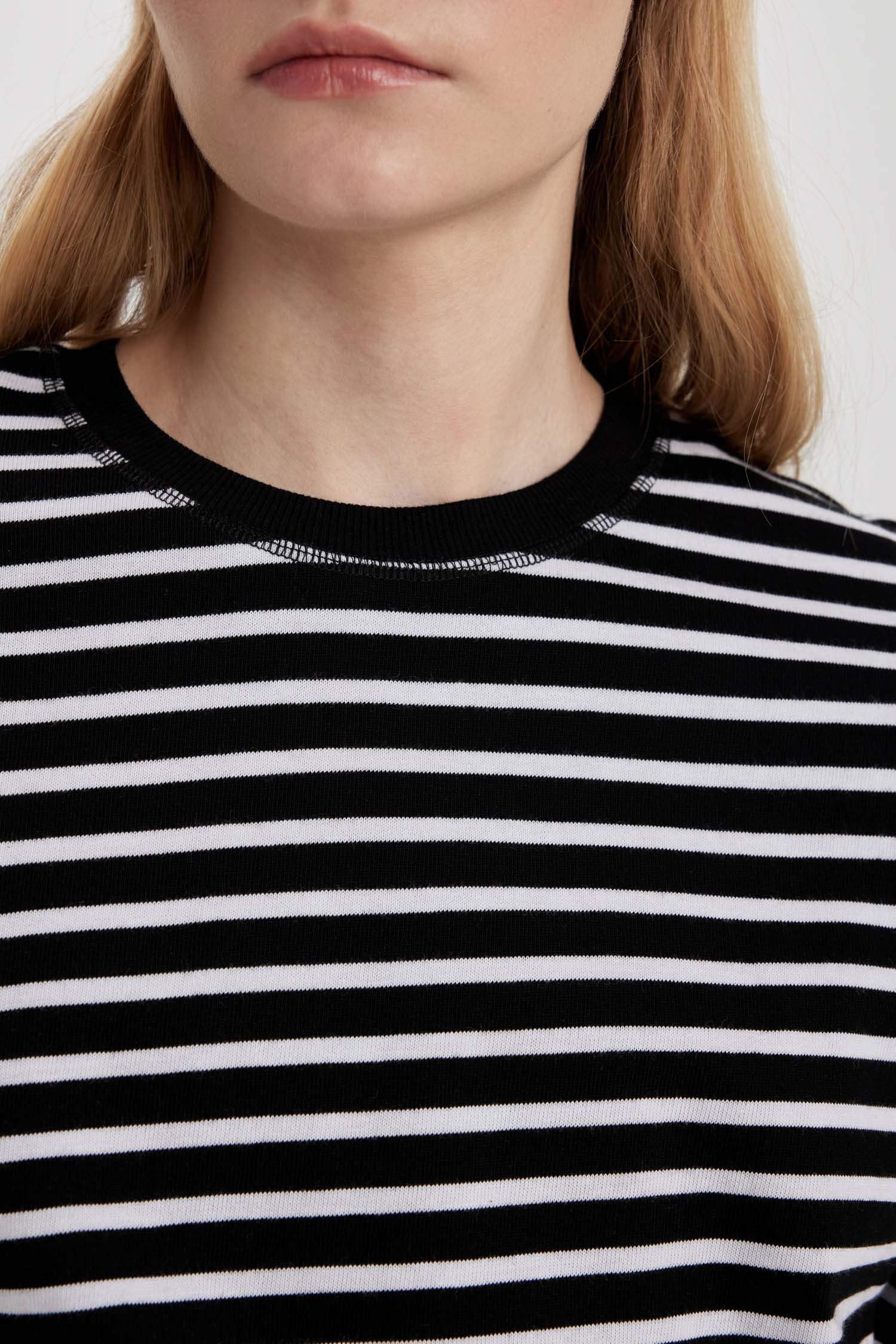 تي شيرت مخطط كم طويل قطن قصة عادية