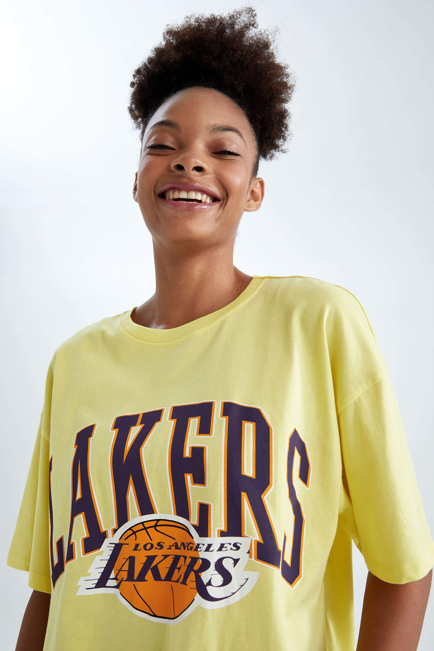 NBA Los Angeles Lakers Licensed Crew Neck Short Sleeve T-Shirt