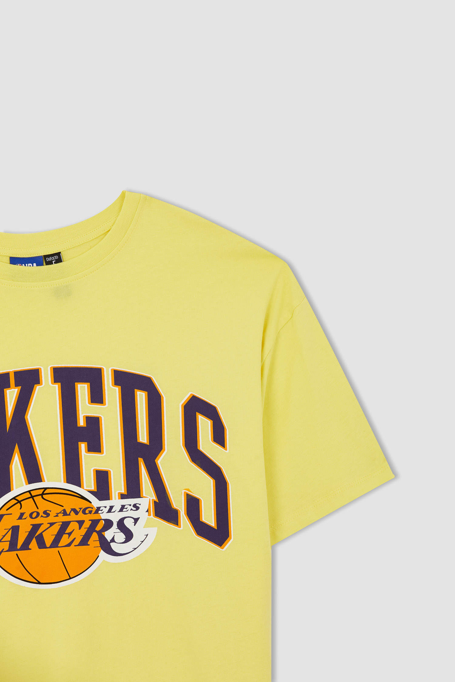 Yellow MAN NBA Los Angeles Lakers Licensed Oversized Cotton T-Shirt 1752921