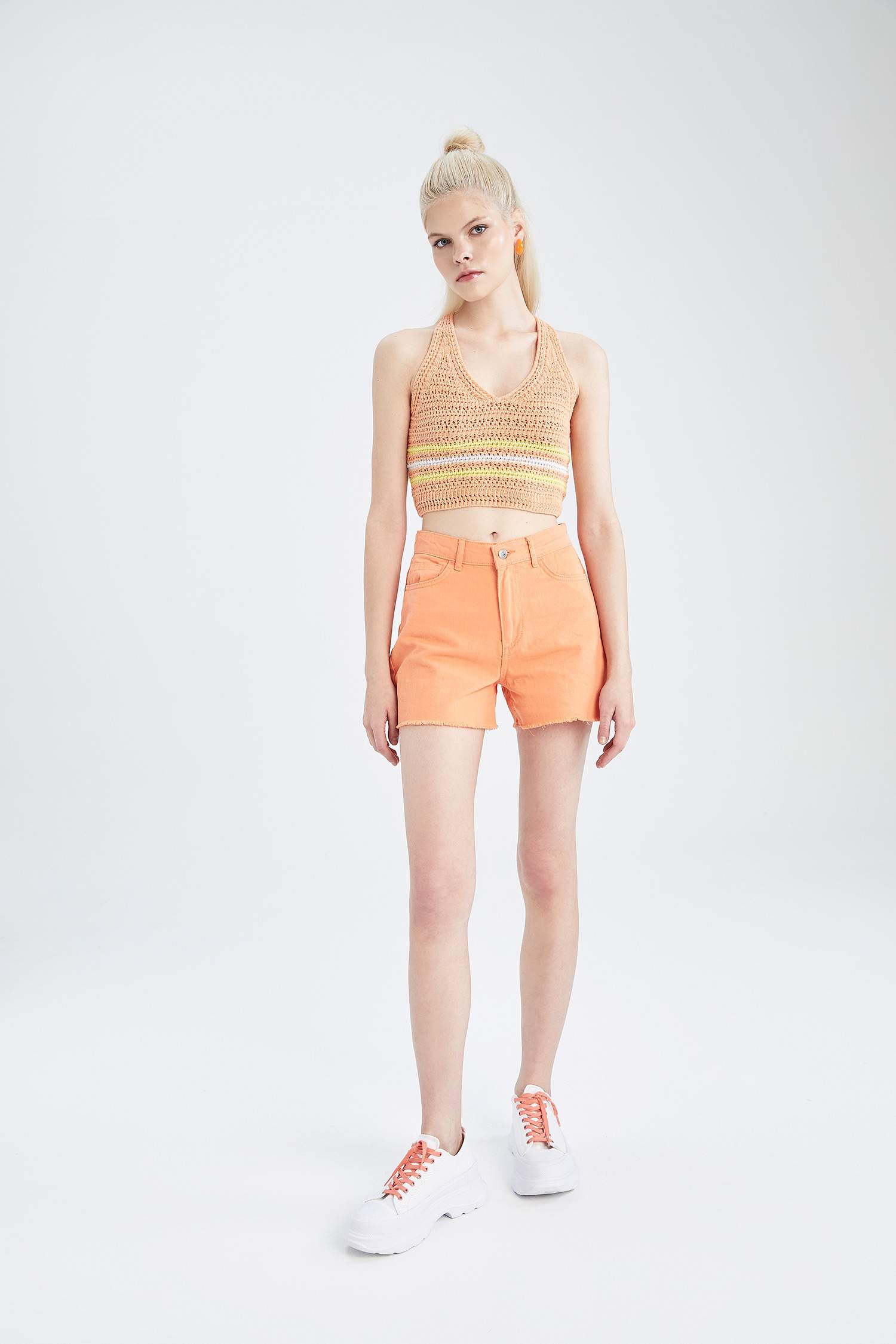 Топ на бретельках