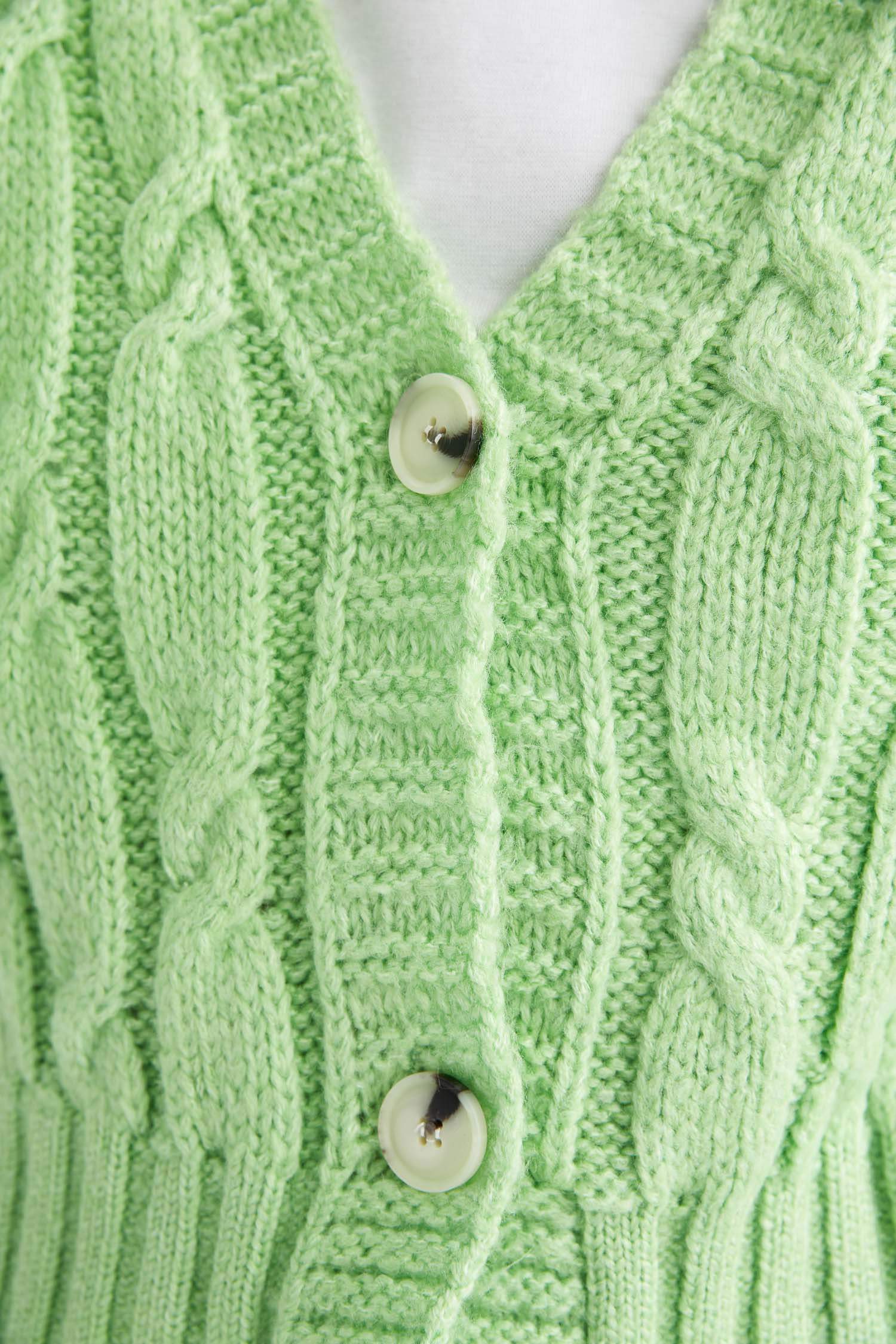 Кардиган стандартного кроя с V-образным вырезом