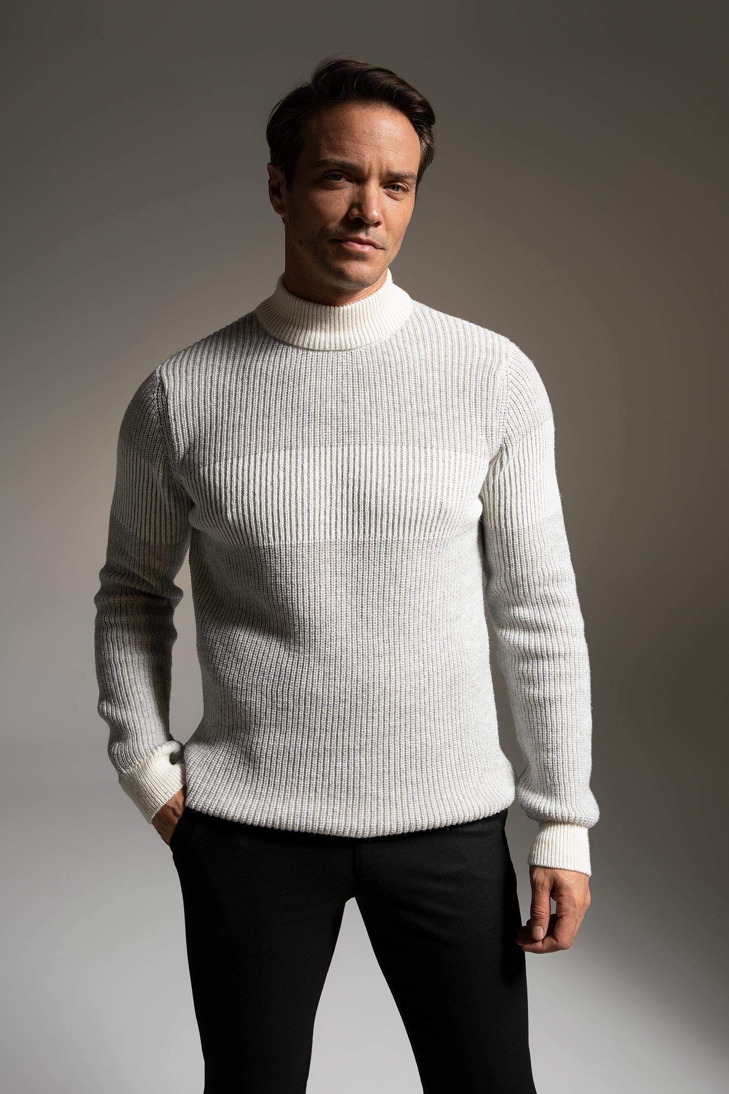 White MAN Slim Fit Half Turtleneck Sweater 2533367 | DeFacto