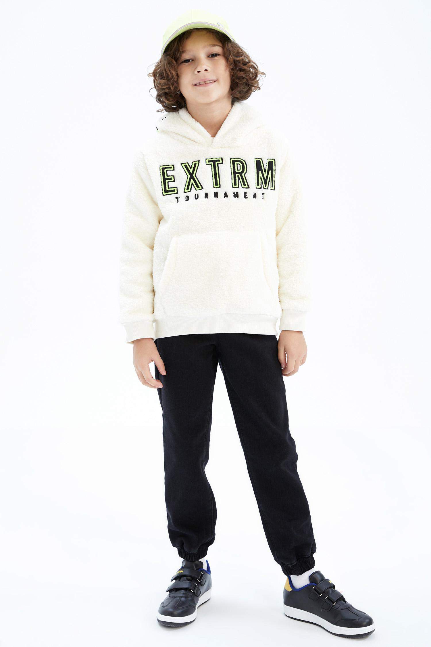 سويت شيرت ولادي صوفي  بقصة عادية بغطاء للرأس بجيب الكنغر