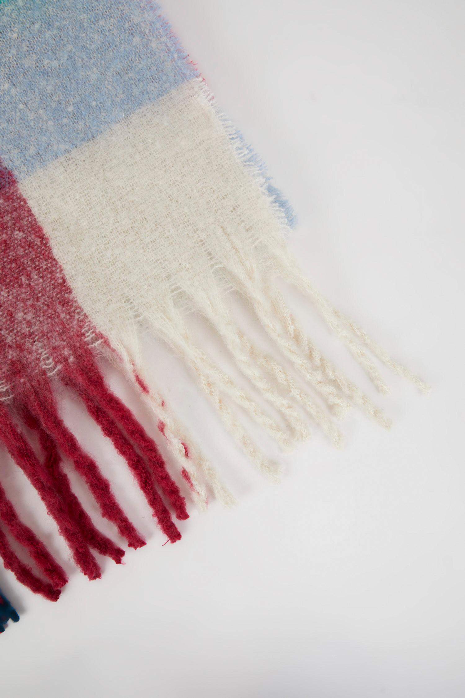 سكارف نسائي