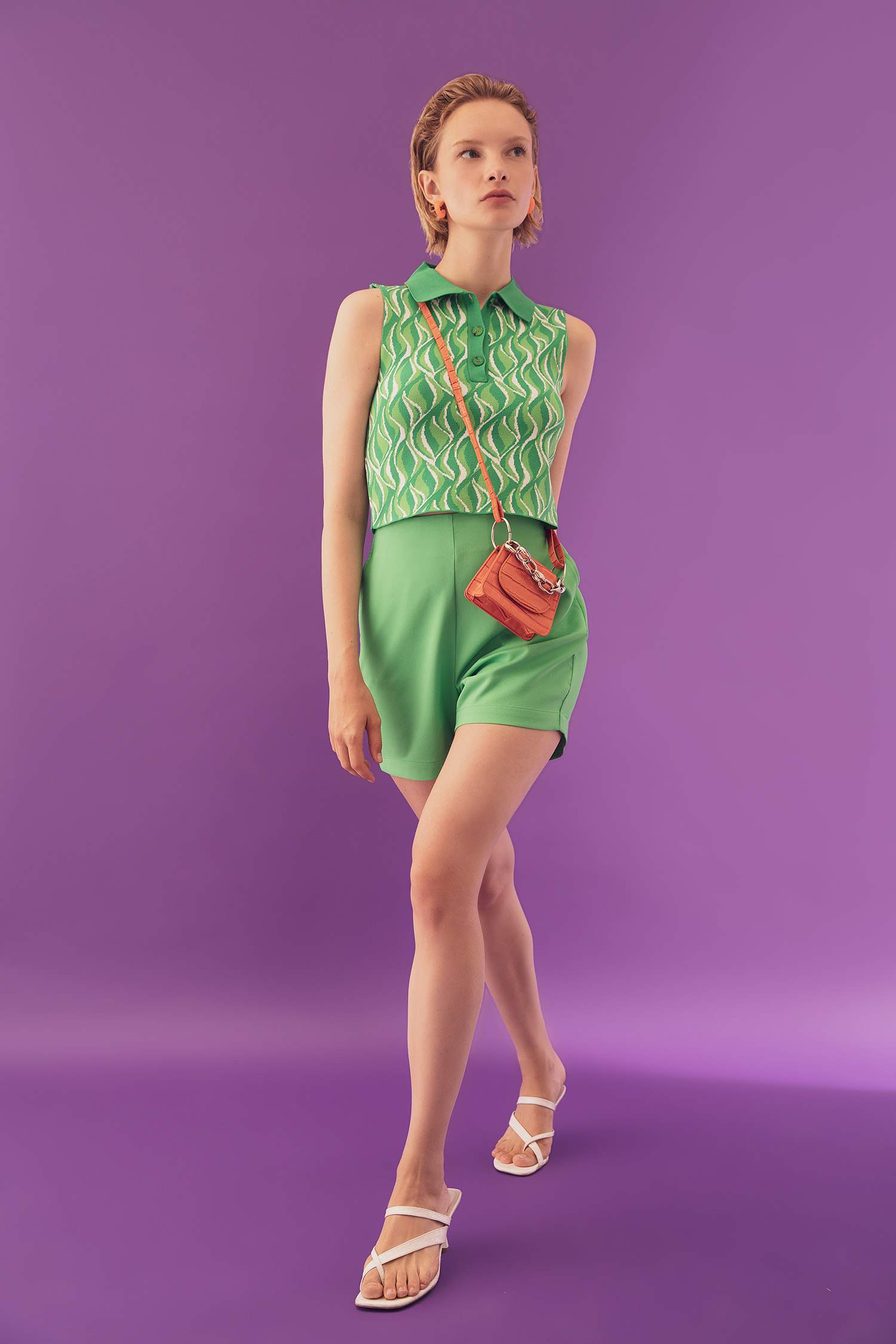 Шорти стандартного крою з кишенями для жінок