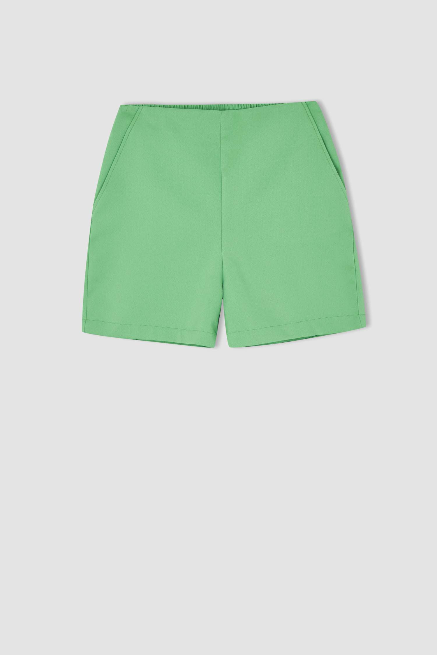 Шорти стандартного крою з кишенями для жінок