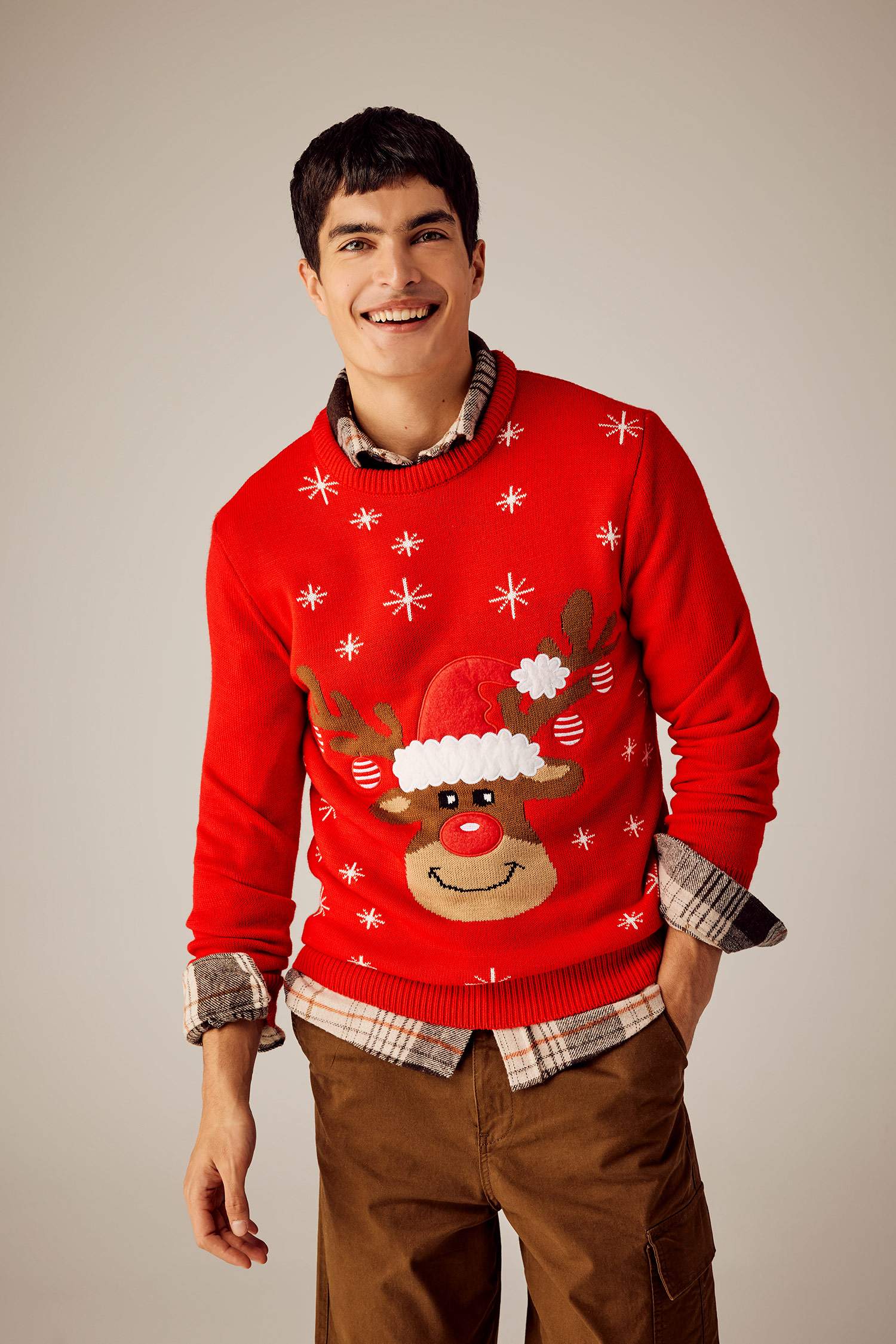 بلوفر بقصة عادية برقبة مستديرة