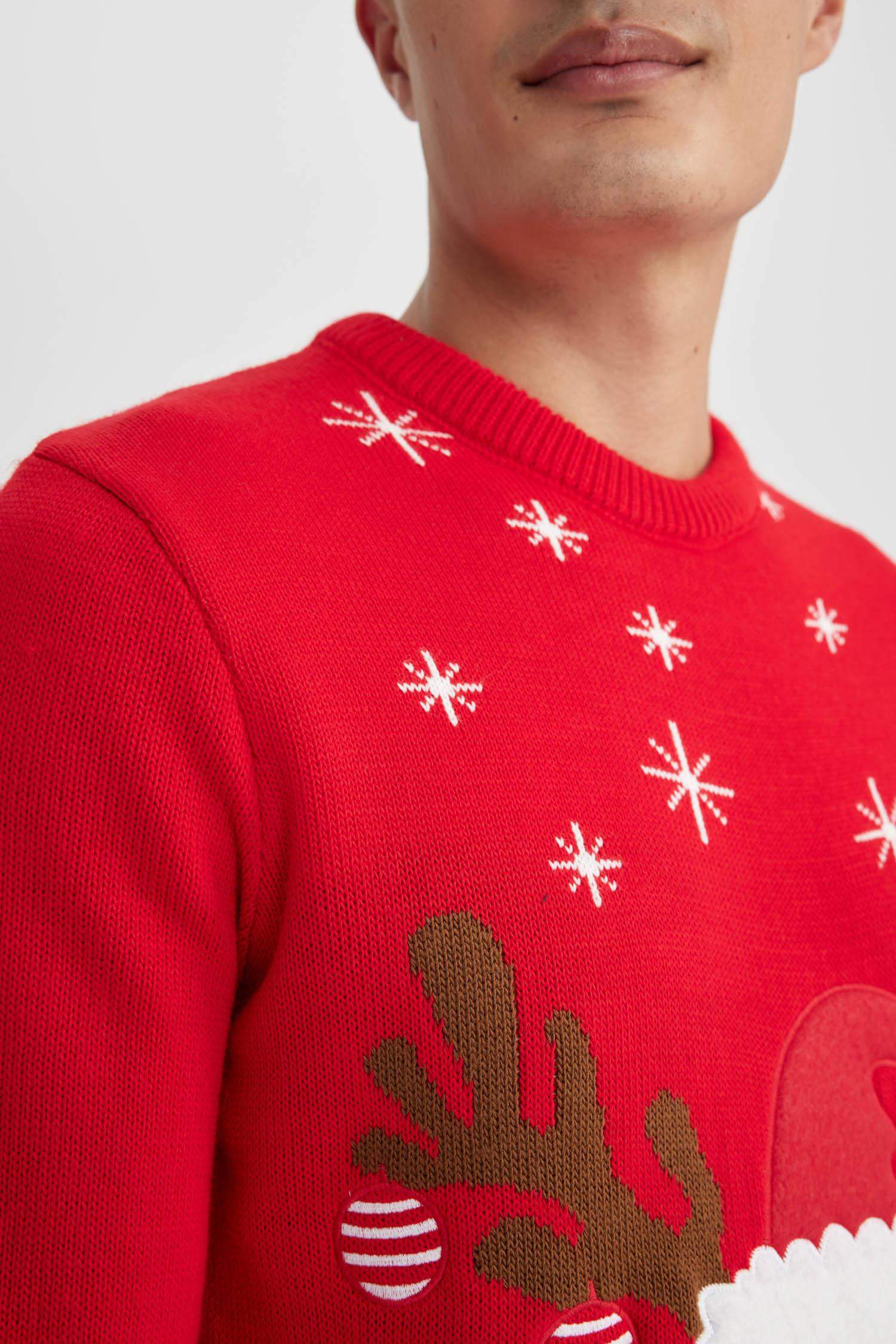 بلوفر بقصة عادية برقبة مستديرة