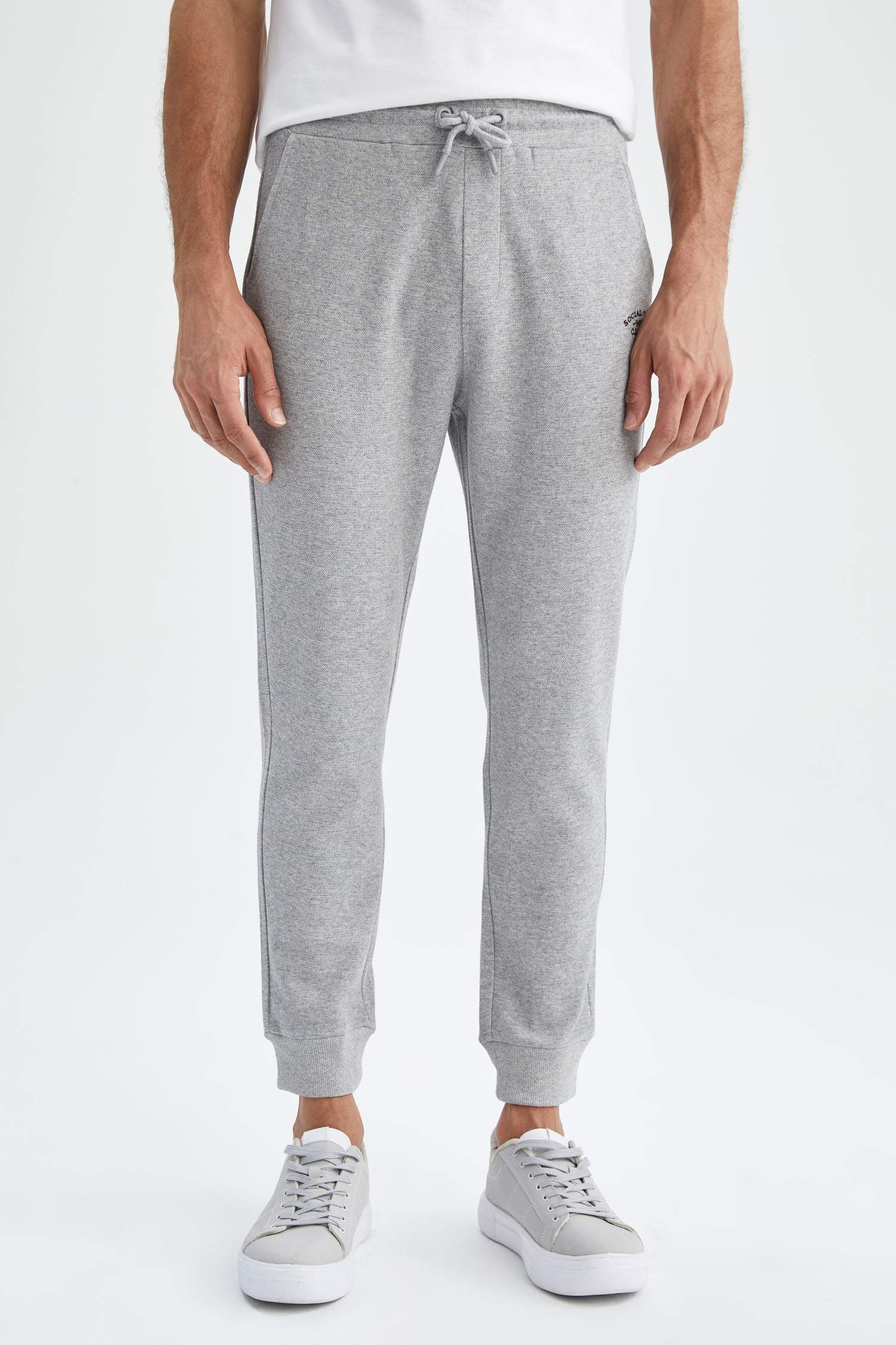 Grey MEN Slim Fit Sweatpants 2564346 | DeFacto