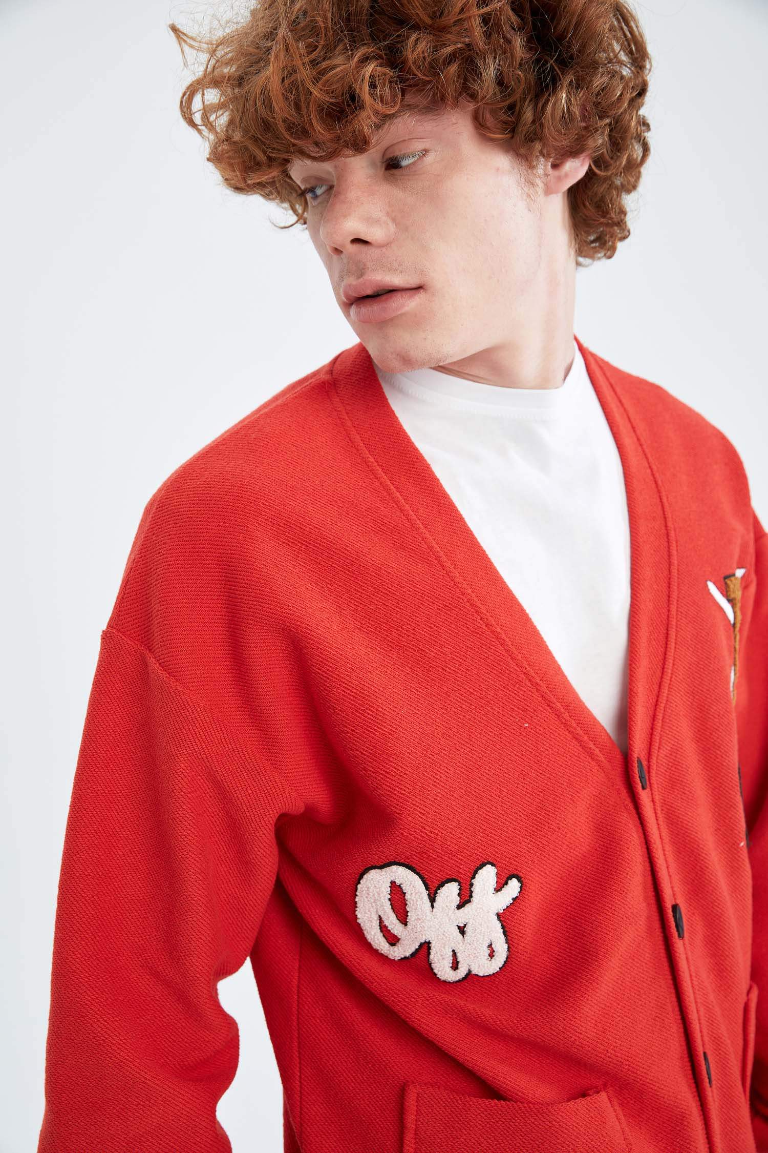 Кардиган с V-образным вырезом мягкий