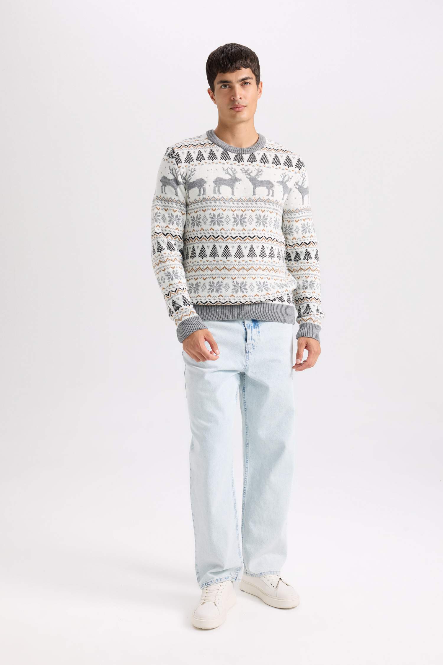 بلوفر تريكو قصة عادية برقبة مستديرة بطبعة كريسماس