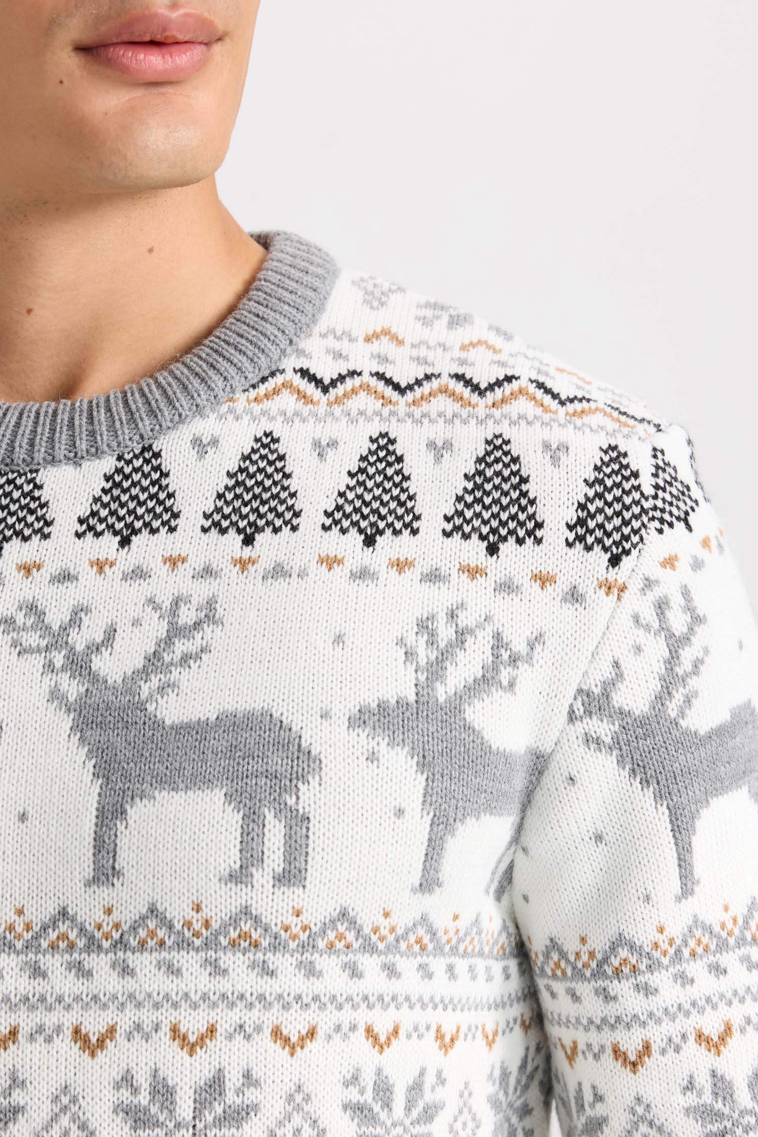 بلوفر تريكو قصة عادية برقبة مستديرة بطبعة كريسماس