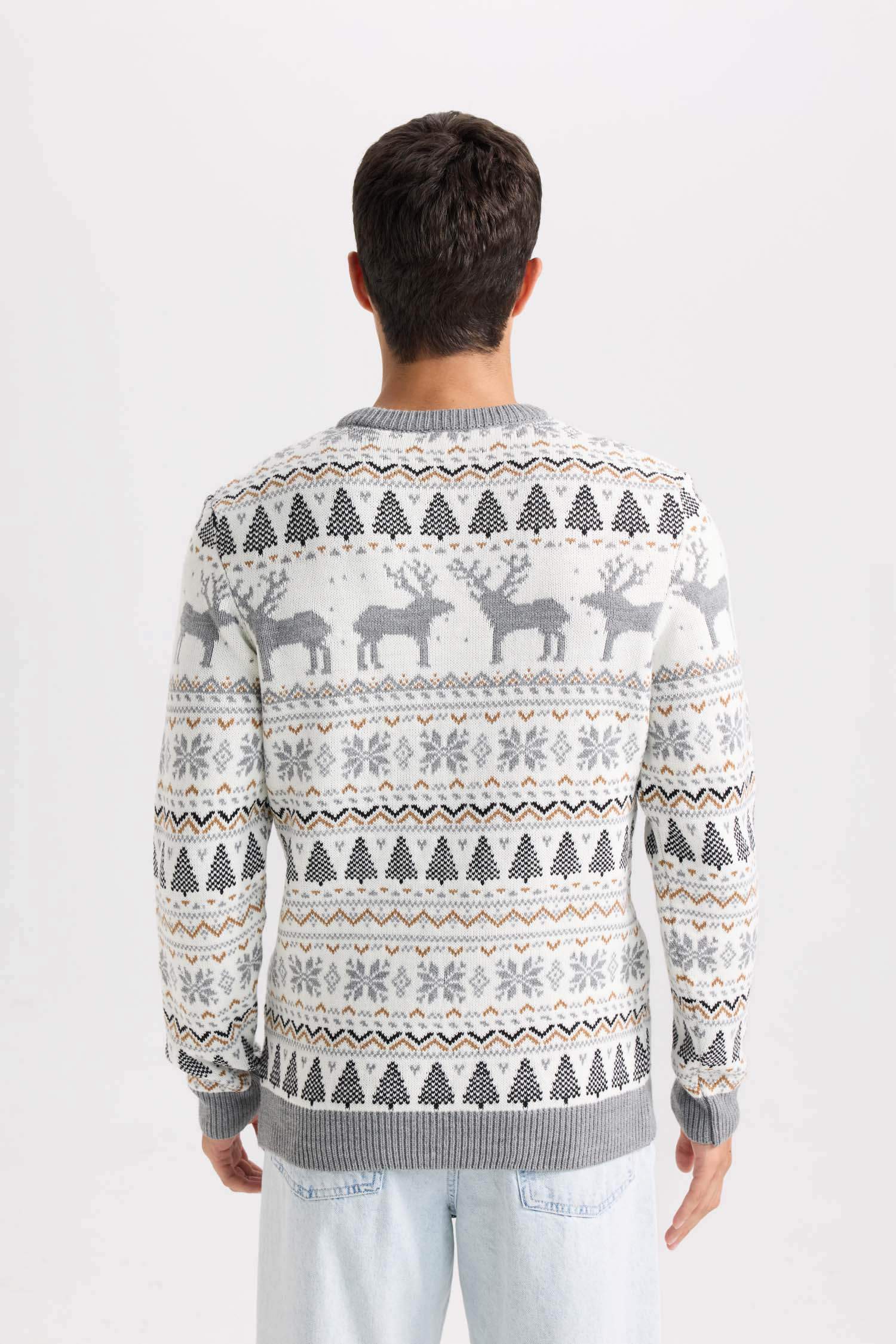 بلوفر تريكو قصة عادية برقبة مستديرة بطبعة كريسماس