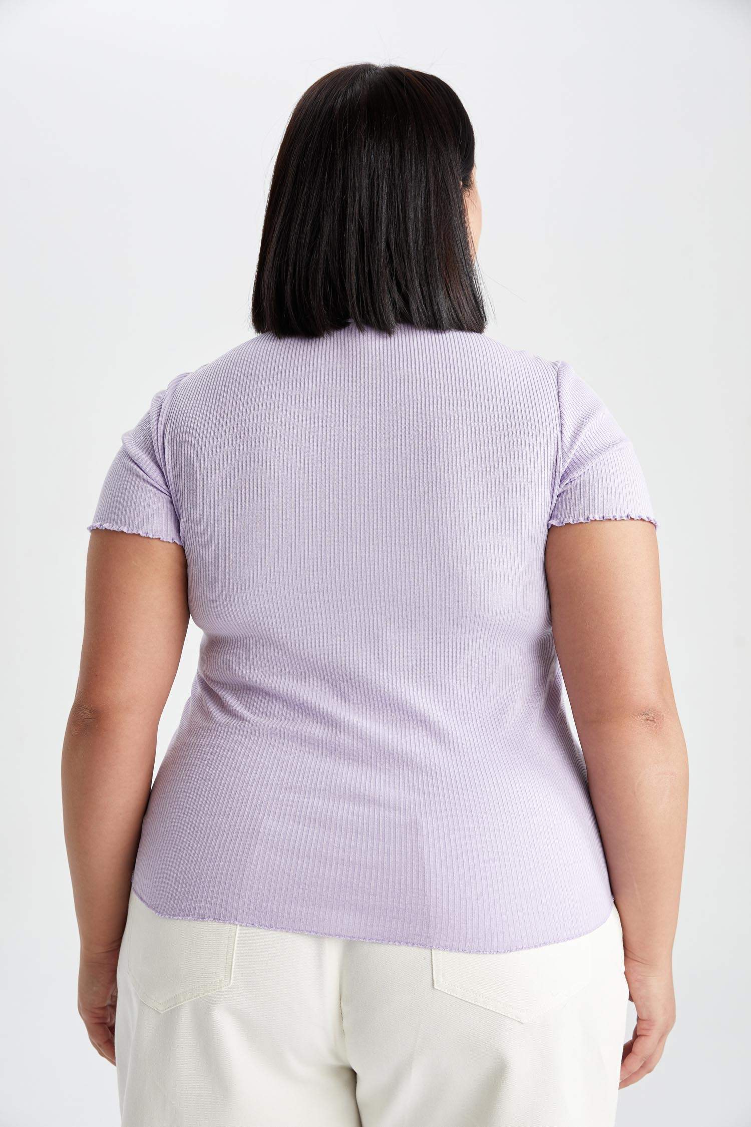 تي شيرت بيزك أوفر سايز مقاس كبير بقصة عادية