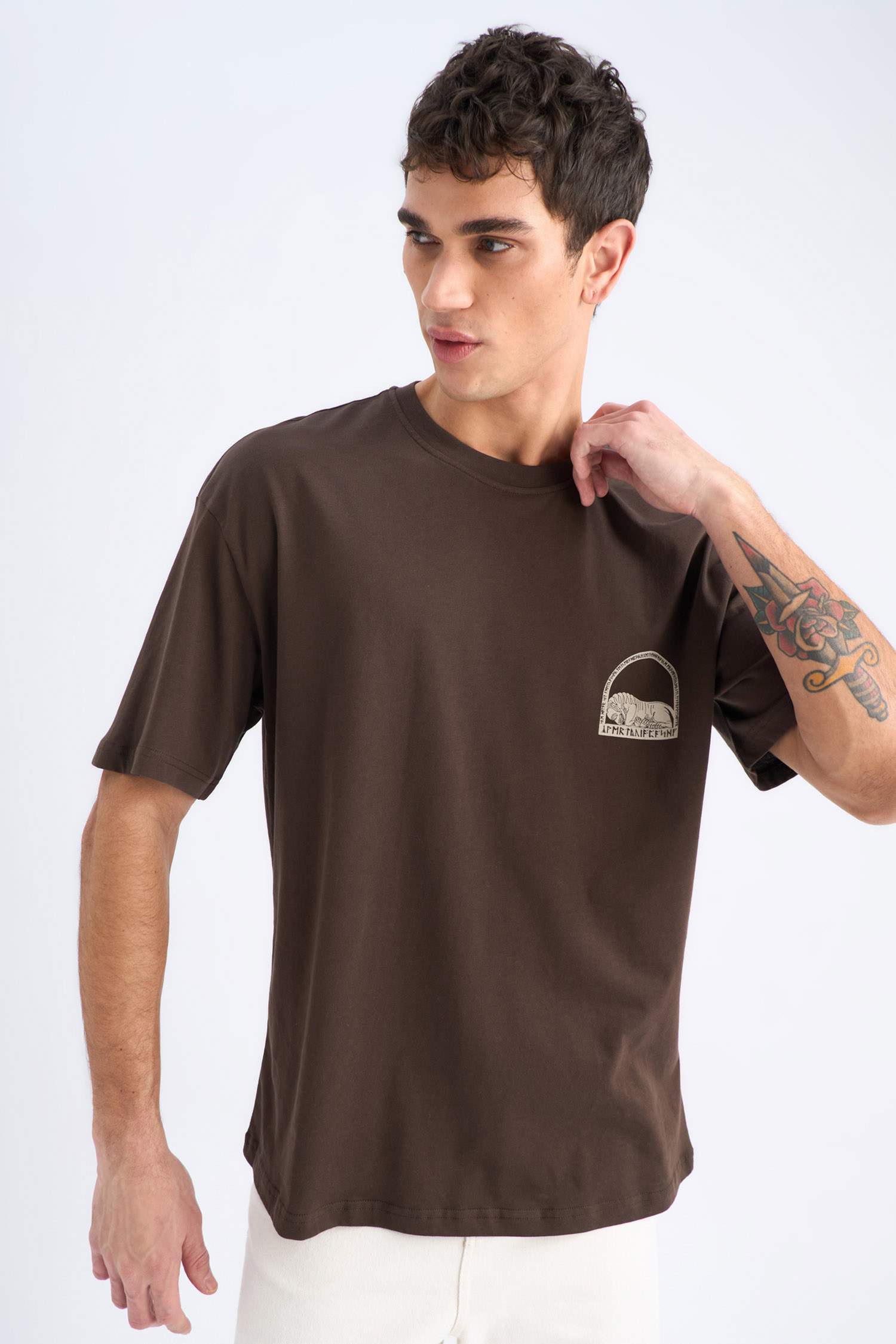 %100 Pamuk Oversize Geniş Kalıp Bisiklet Yaka Sırt Baskılı Kısa Kollu Tişört