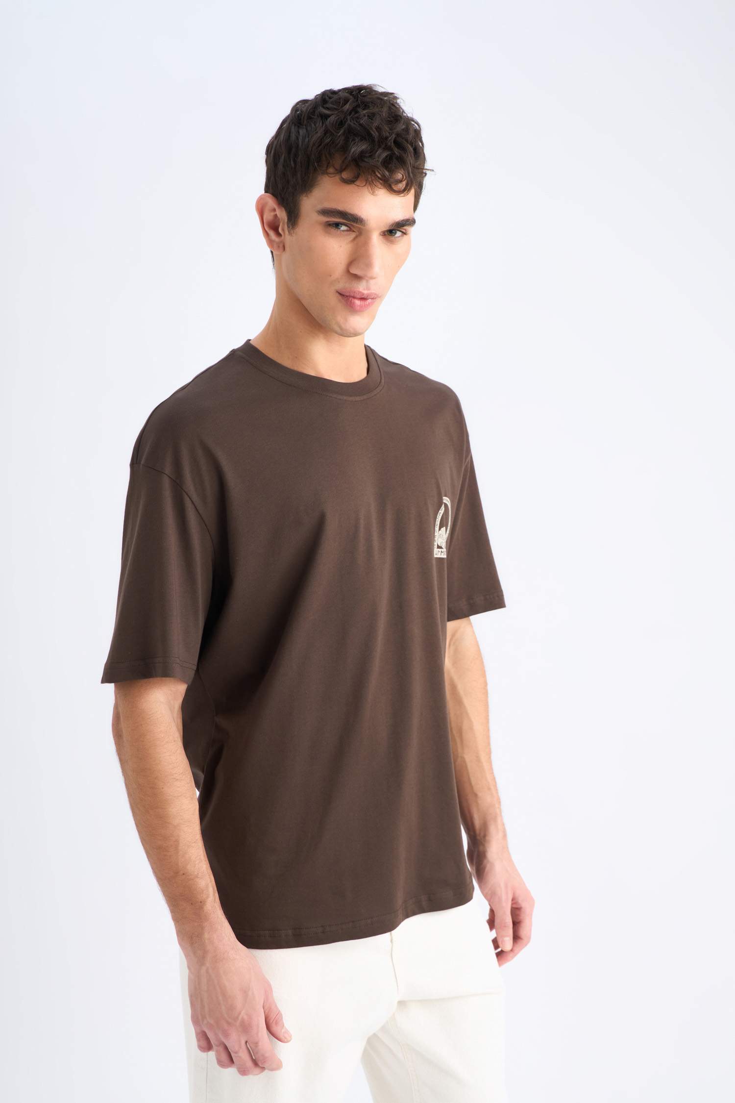 %100 Pamuk Oversize Geniş Kalıp Bisiklet Yaka Sırt Baskılı Kısa Kollu Tişört