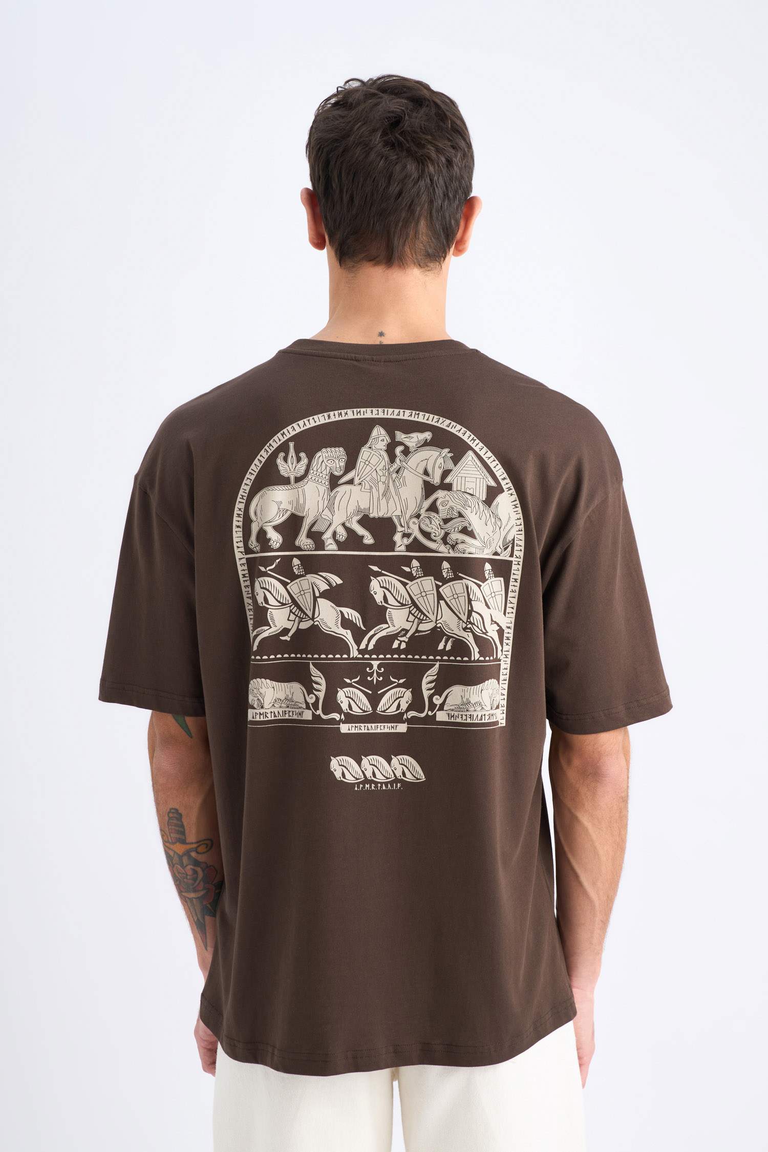 %100 Pamuk Oversize Geniş Kalıp Bisiklet Yaka Sırt Baskılı Kısa Kollu Tişört