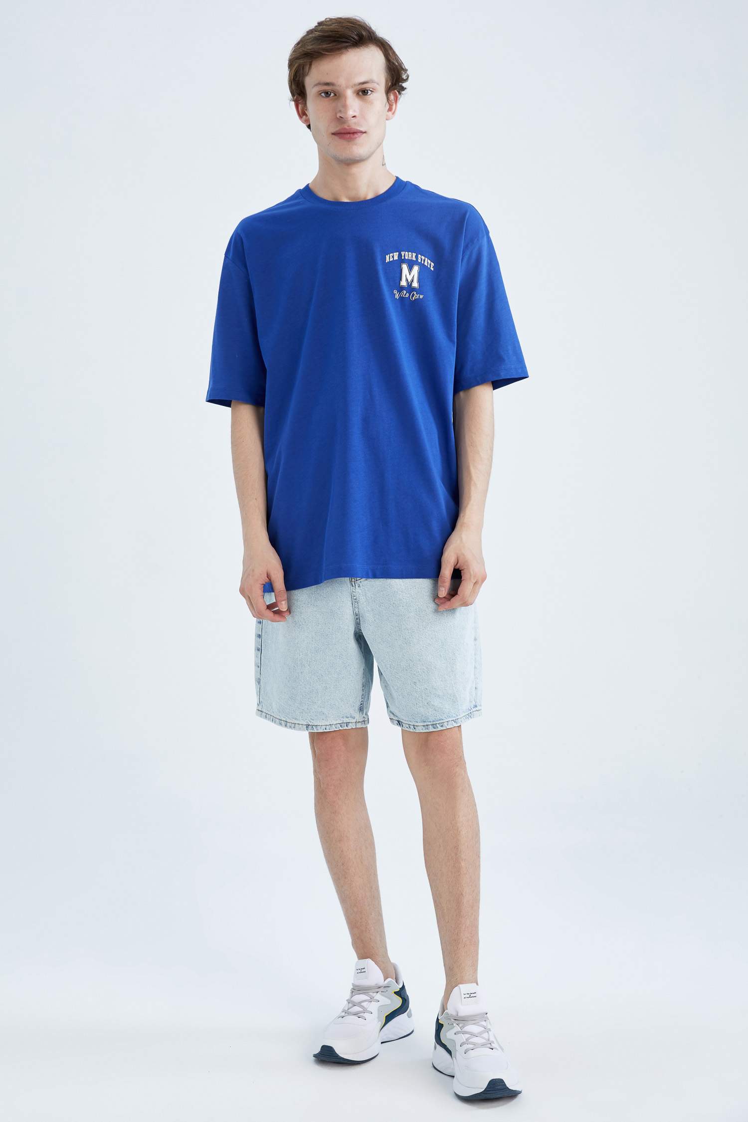 Футболка оверсайз с круглым вырезом и принтом на спине