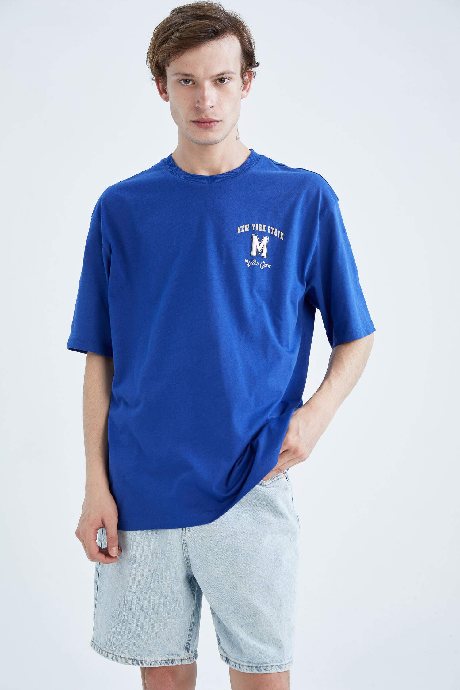 Футболка оверсайз с круглым вырезом и принтом на спине