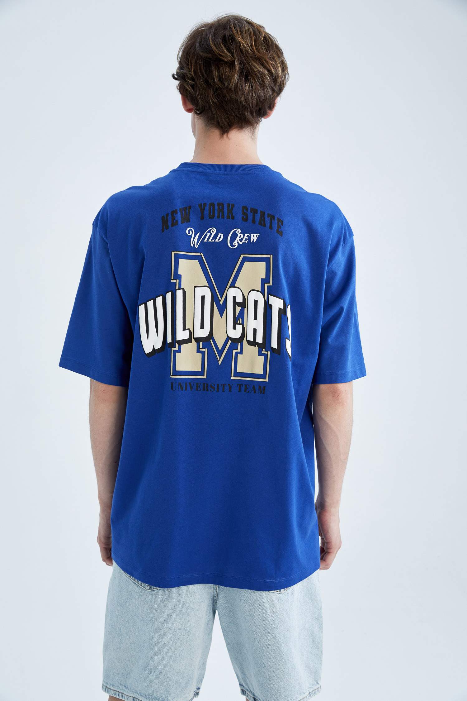 Футболка оверсайз с круглым вырезом и принтом на спине