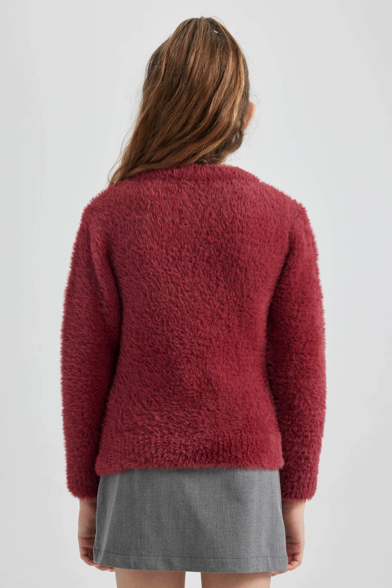 Свитер стандартного кроя с круглым вырезом для девочек