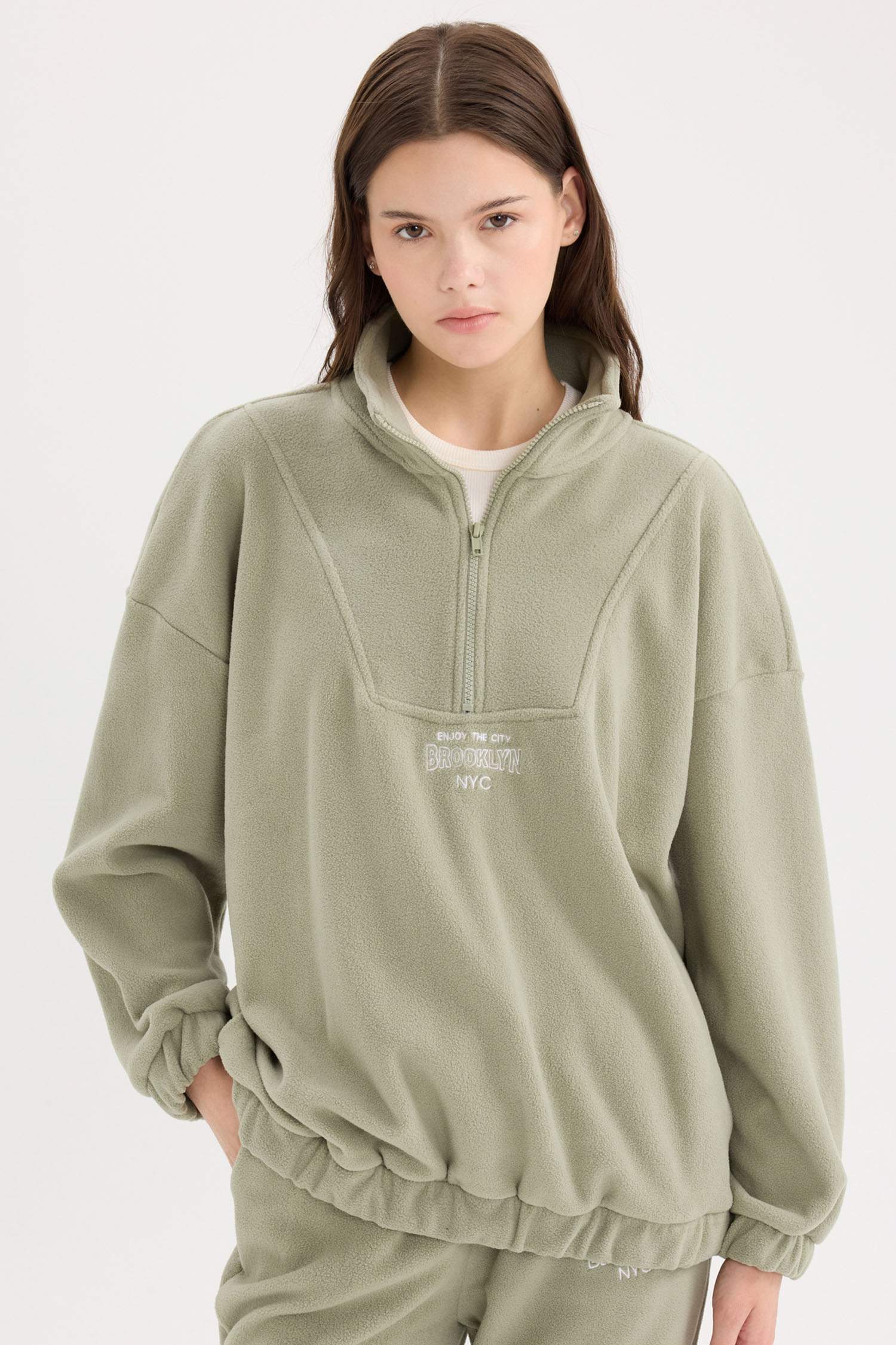 Oversize Geniş Kalıp Fermuarlı Dik Yaka Nakışlı Polar Sweatshirt