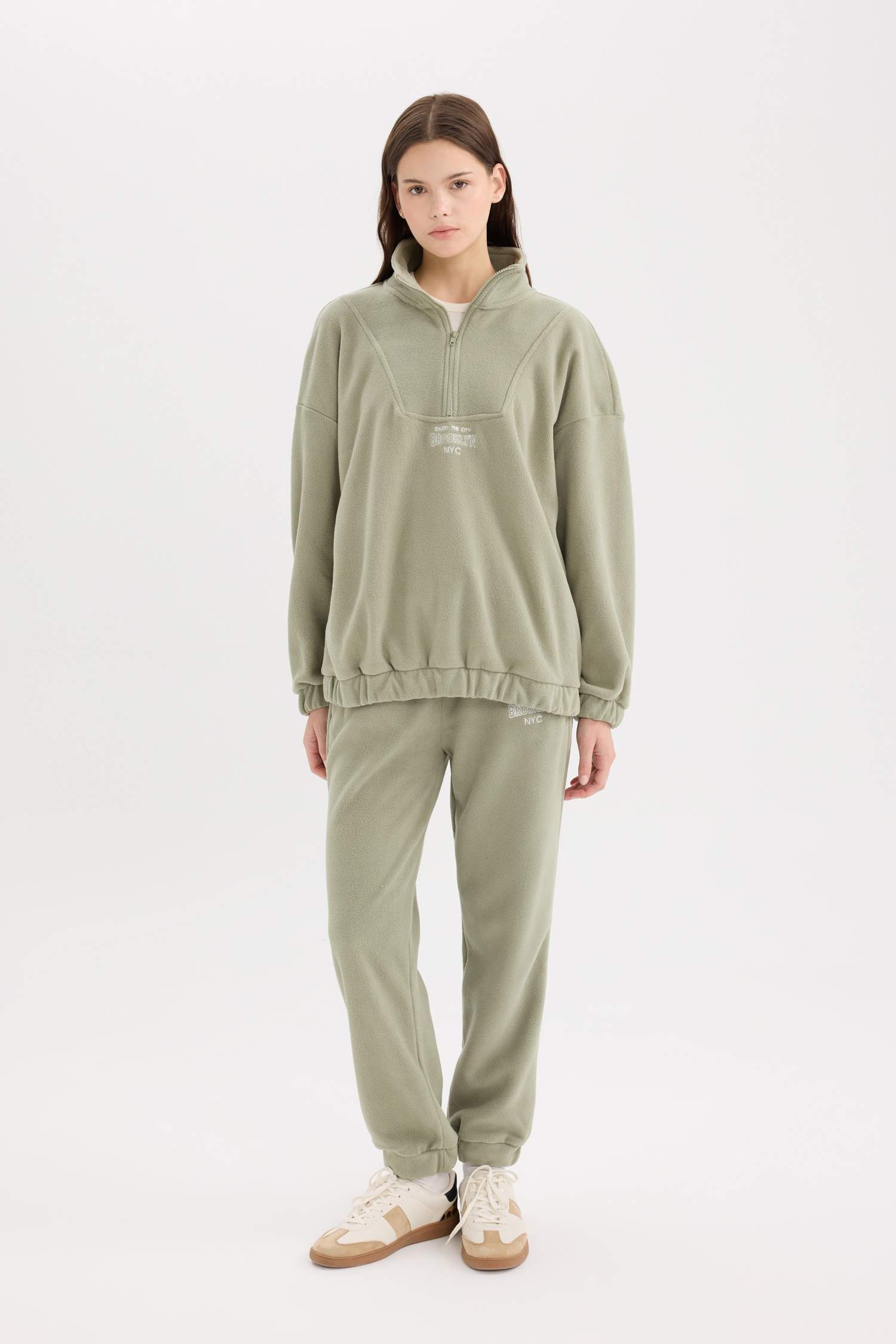 Oversize Geniş Kalıp Fermuarlı Dik Yaka Nakışlı Polar Sweatshirt