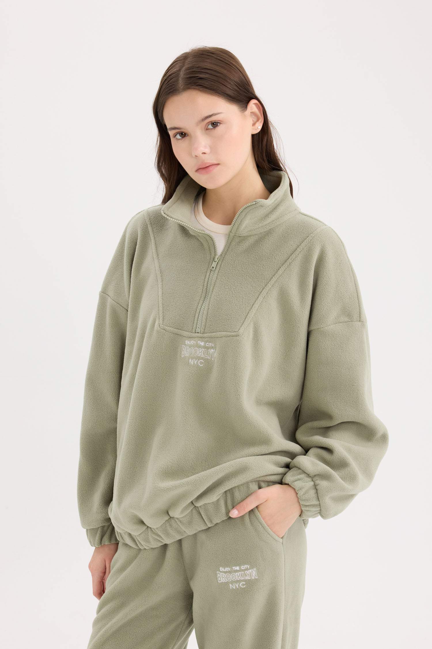 Oversize Geniş Kalıp Fermuarlı Dik Yaka Nakışlı Polar Sweatshirt