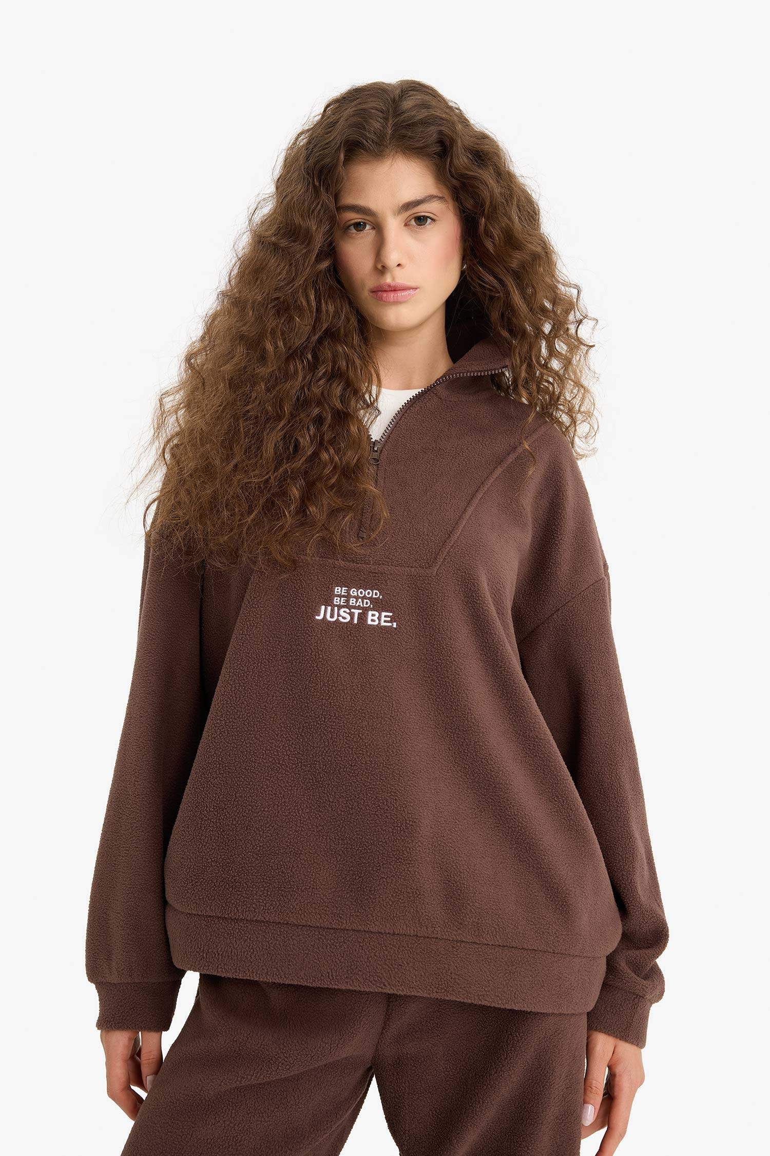 Oversize Geniş Kalıp Dik Yaka Fermuarlı Baskılı Polar Sweatshirt