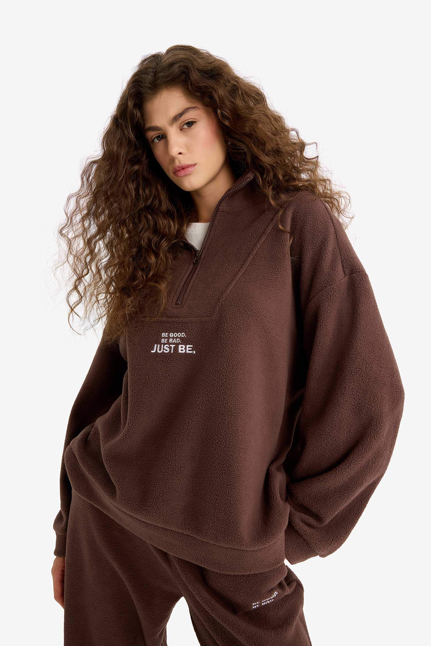 Oversize Geniş Kalıp Dik Yaka Fermuarlı Baskılı Polar Sweatshirt