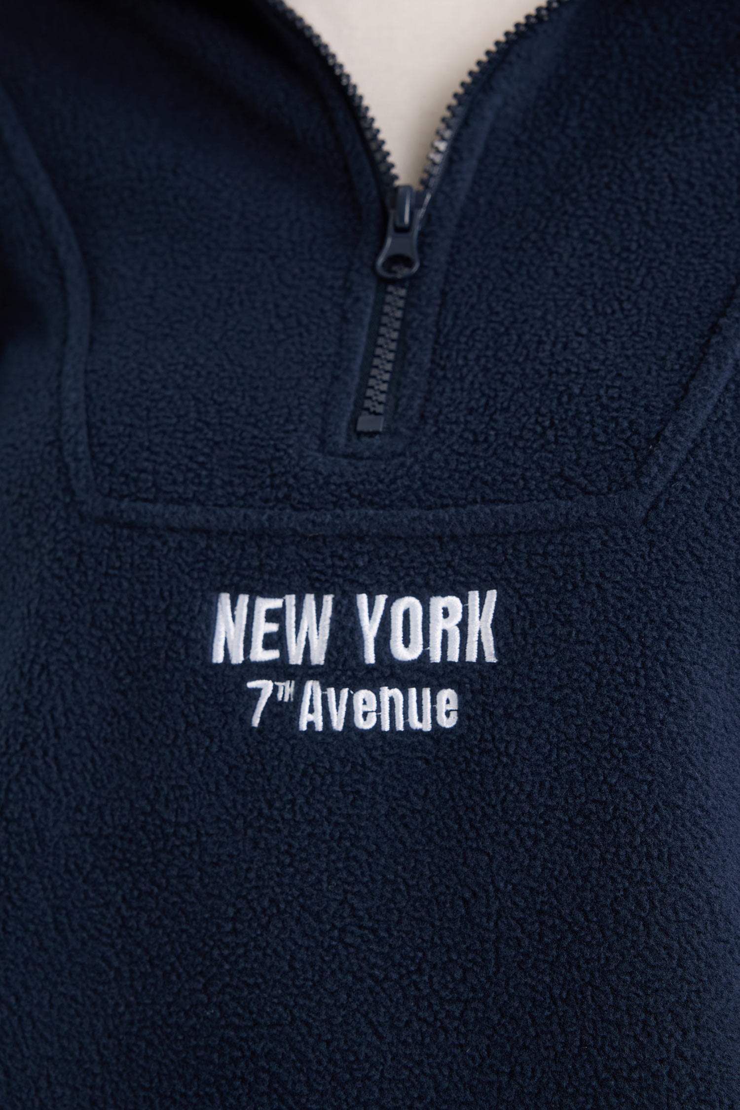 سويت شيرت قطيفة اوفر سايز بياخة عالية بسحاب