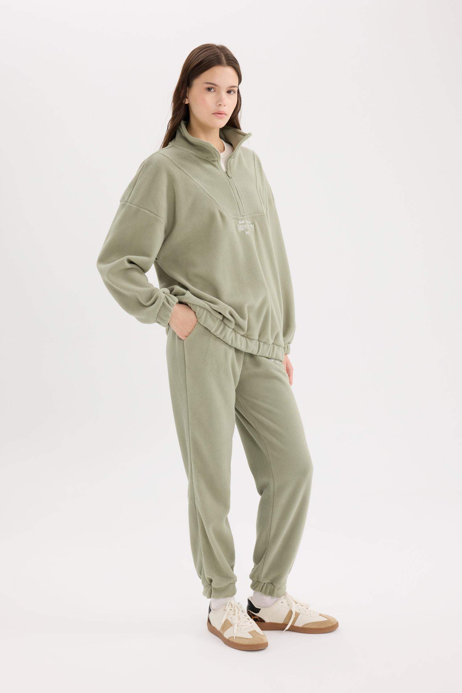 Standart Fit Eşofman Altı Uzun Boy Beli Lastikli Paçası Ayarlanabilir Lastikli Bağcıklı Cepli Baskılı Polar Kumaş