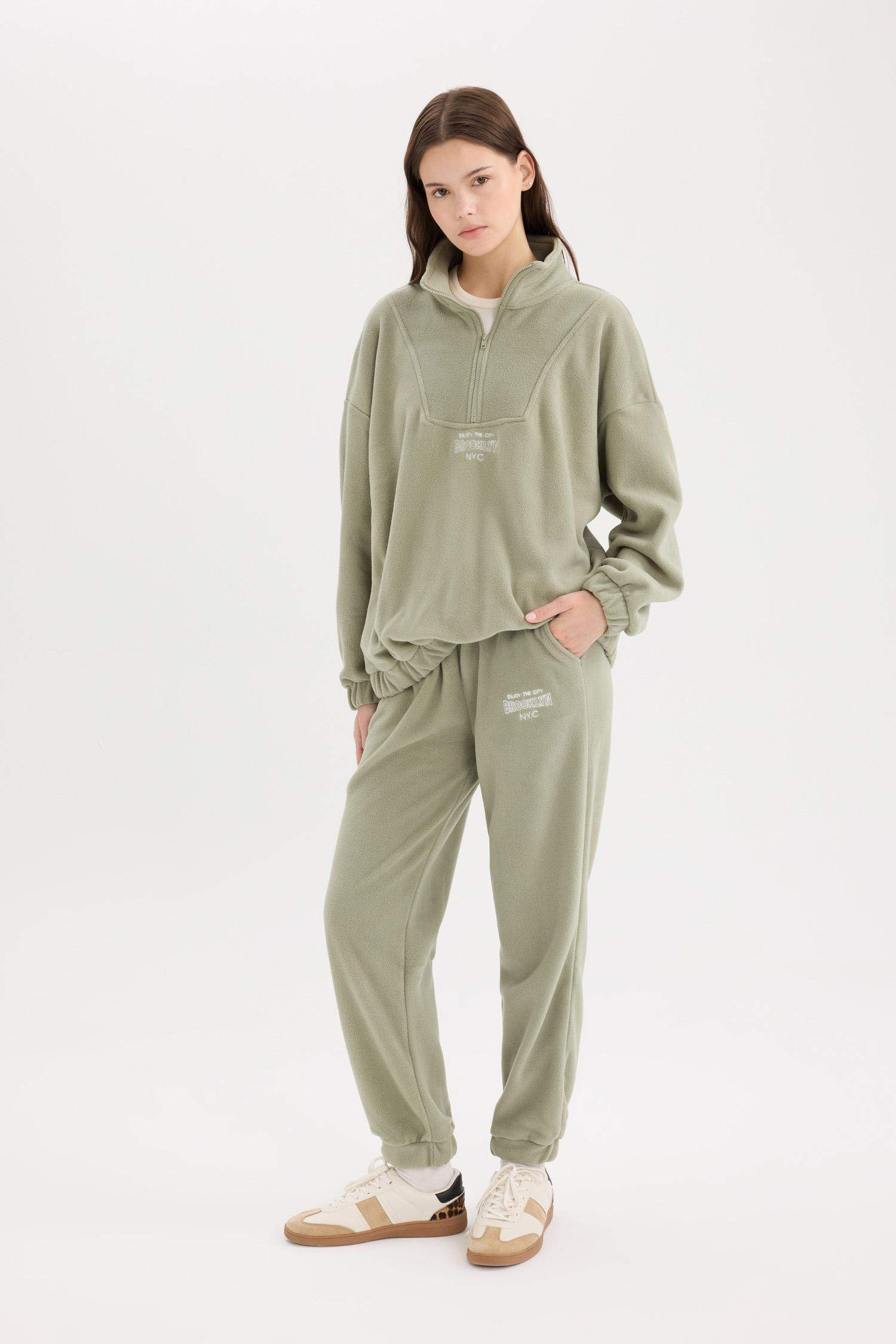 Standart Fit Eşofman Altı Uzun Boy Beli Lastikli Paçası Ayarlanabilir Lastikli Bağcıklı Cepli Baskılı Polar Kumaş