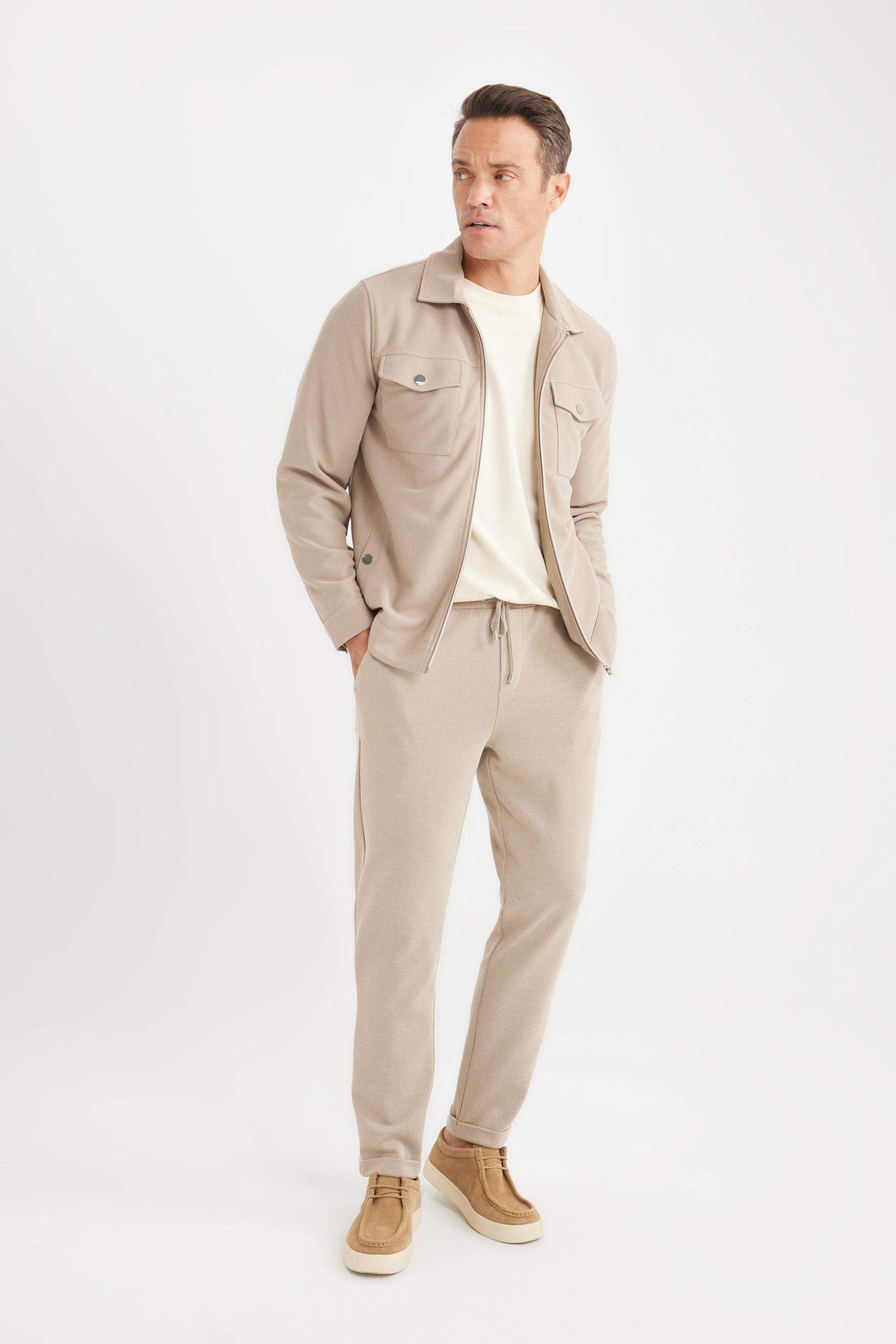 بنطلون جوجر فيت برجل عادية