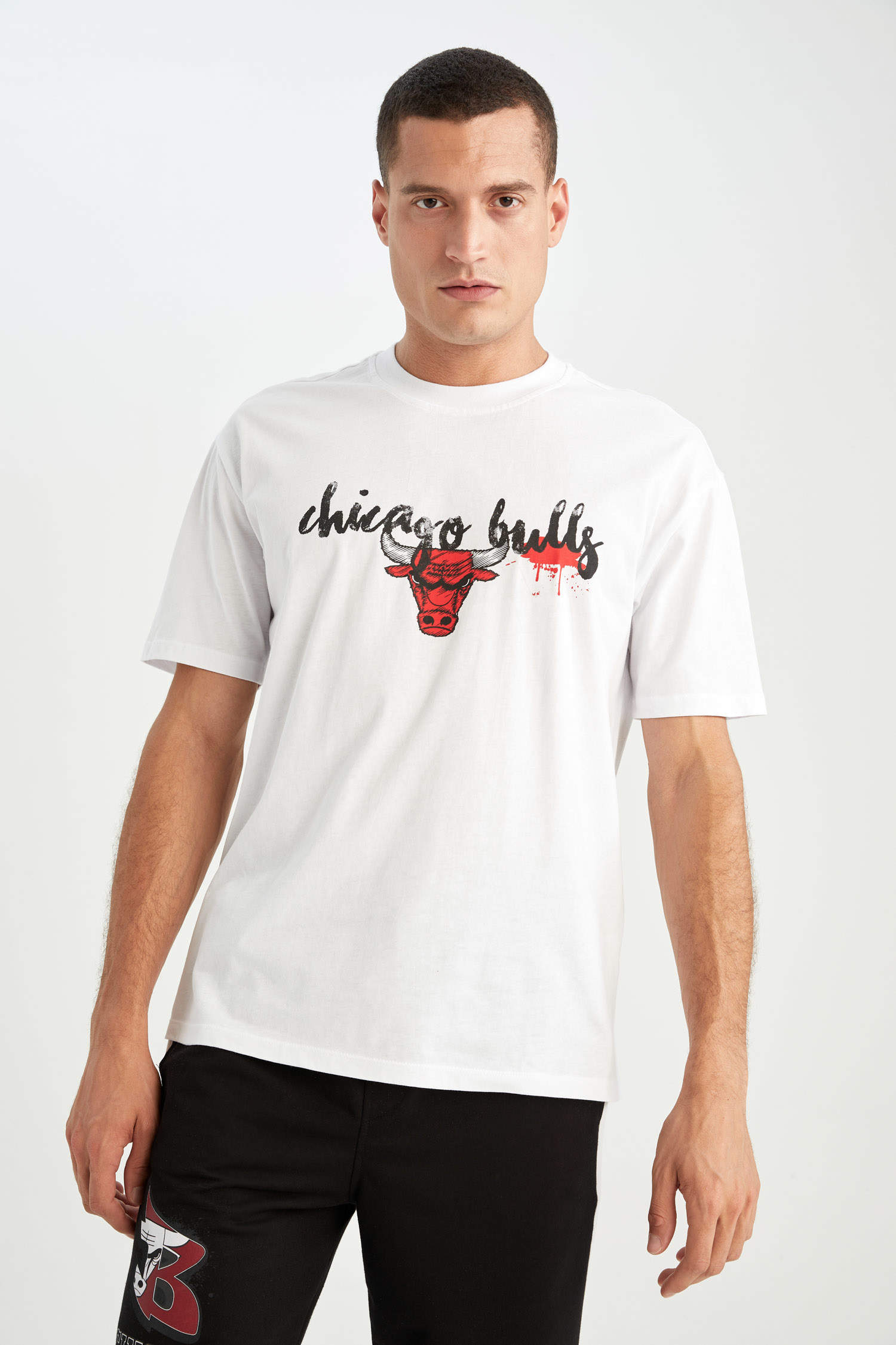Defacto Fit NBA Chicago Bulls Boxy Fit Tişört. 6