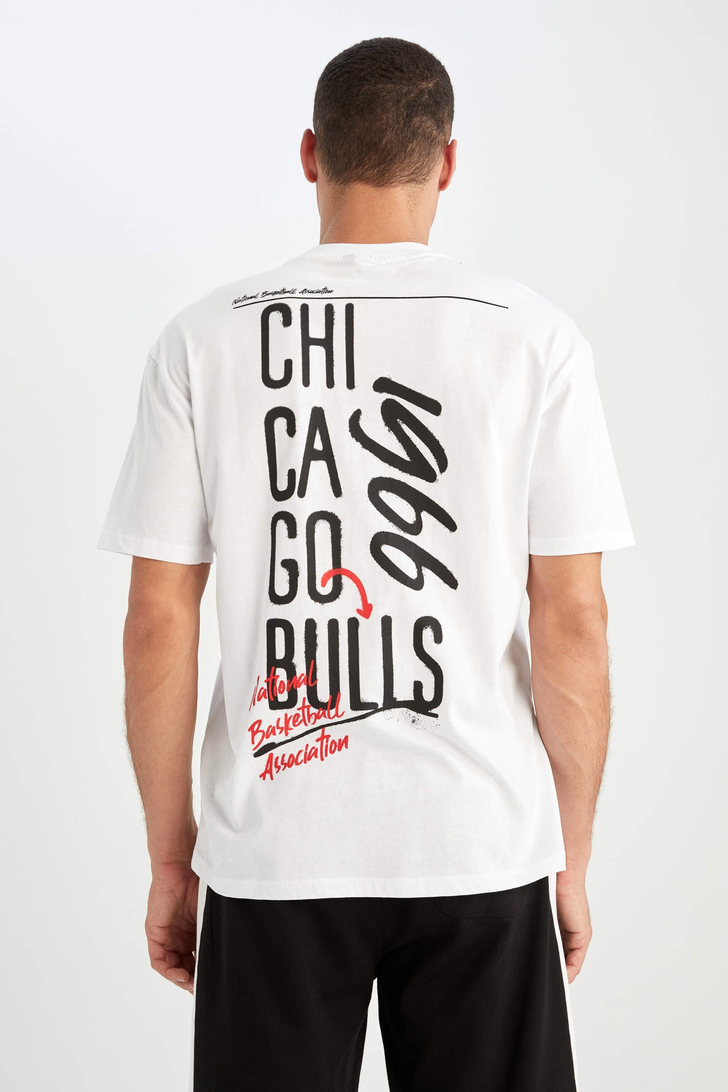 Defacto Fit NBA Chicago Bulls Boxy Fit Tişört. 7
