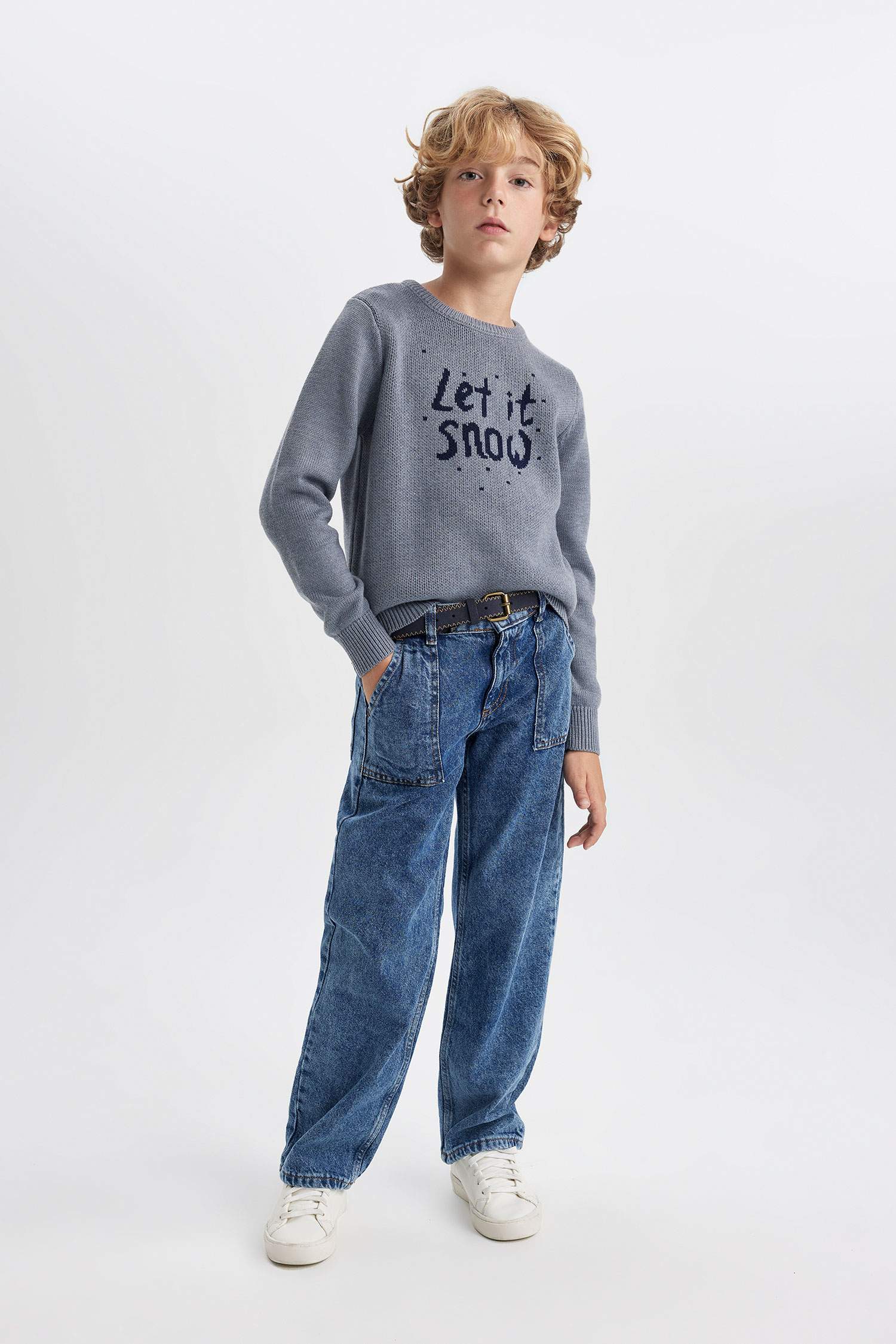 Свитер стандартного кроя с круглым вырезом для мальчиков