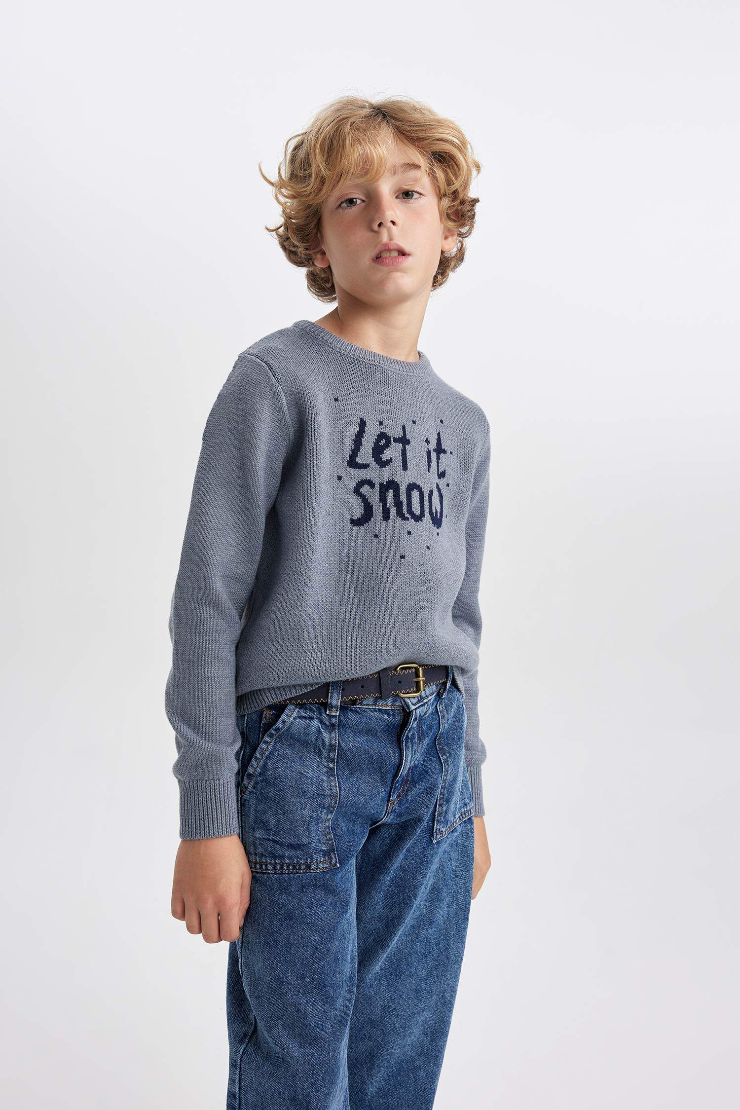 Свитер стандартного кроя с круглым вырезом для мальчиков