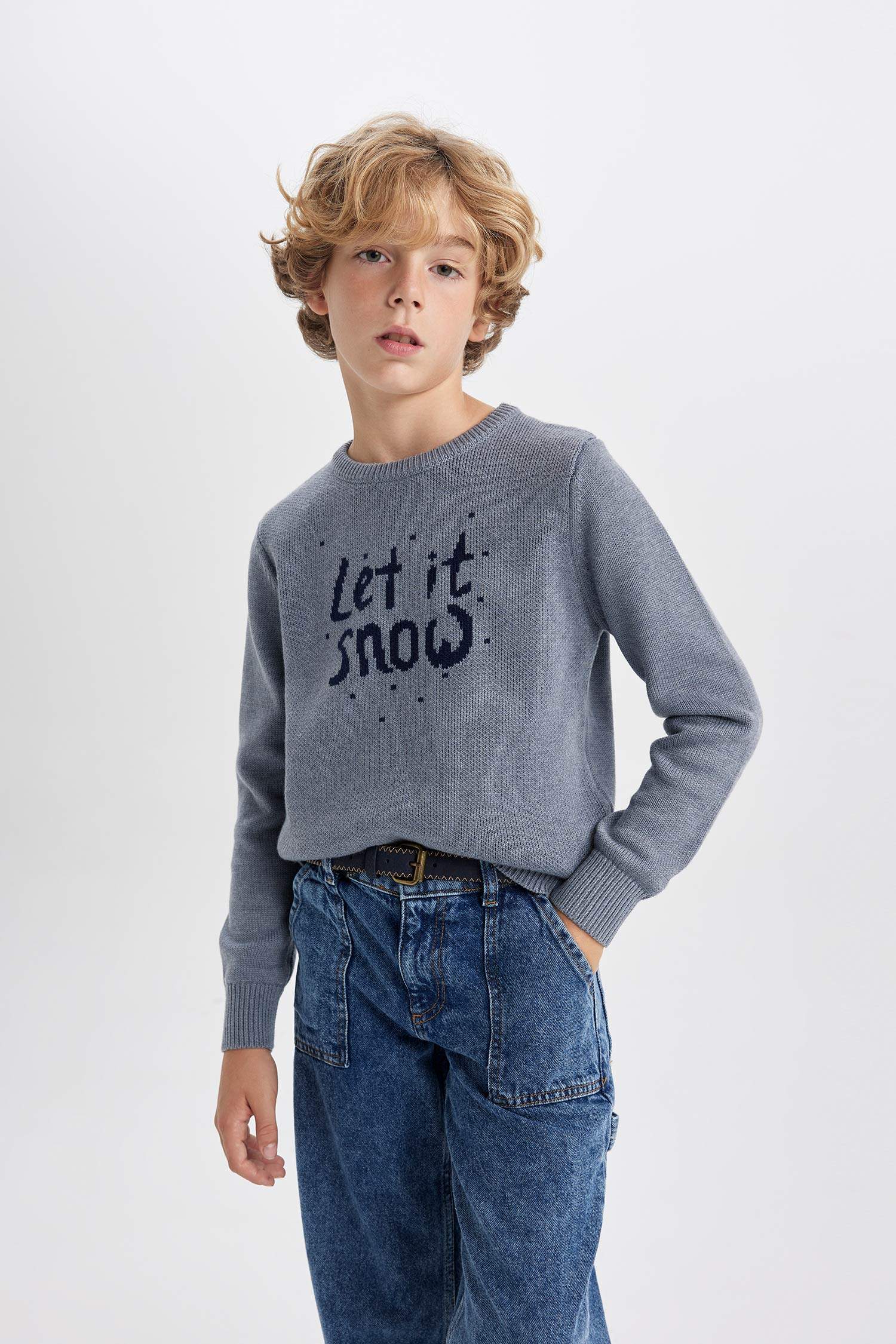 Свитер стандартного кроя с круглым вырезом для мальчиков