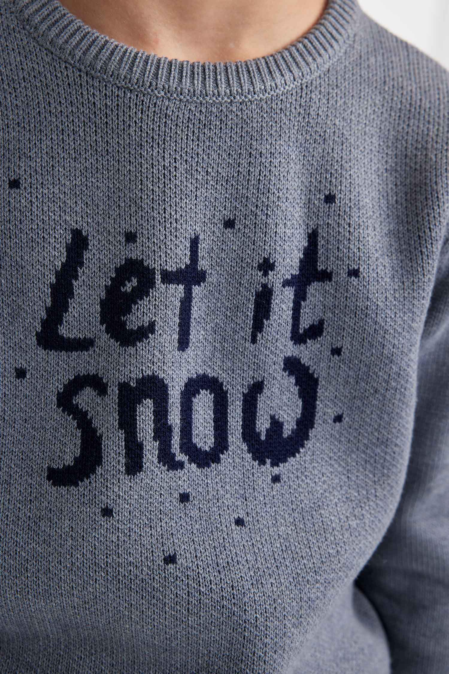 Свитер стандартного кроя с круглым вырезом для мальчиков